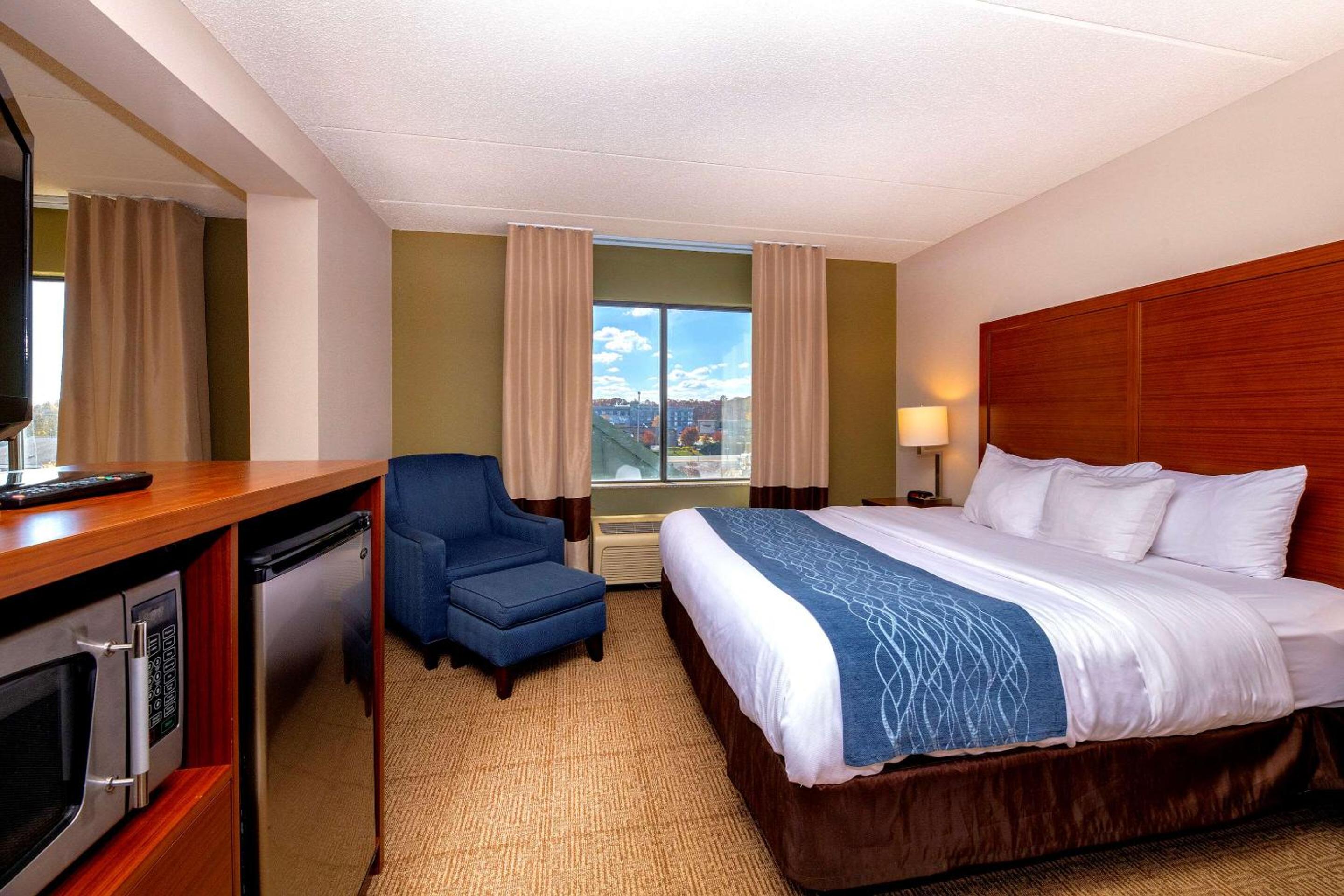 King Room - Non-Smoking - Photo 1