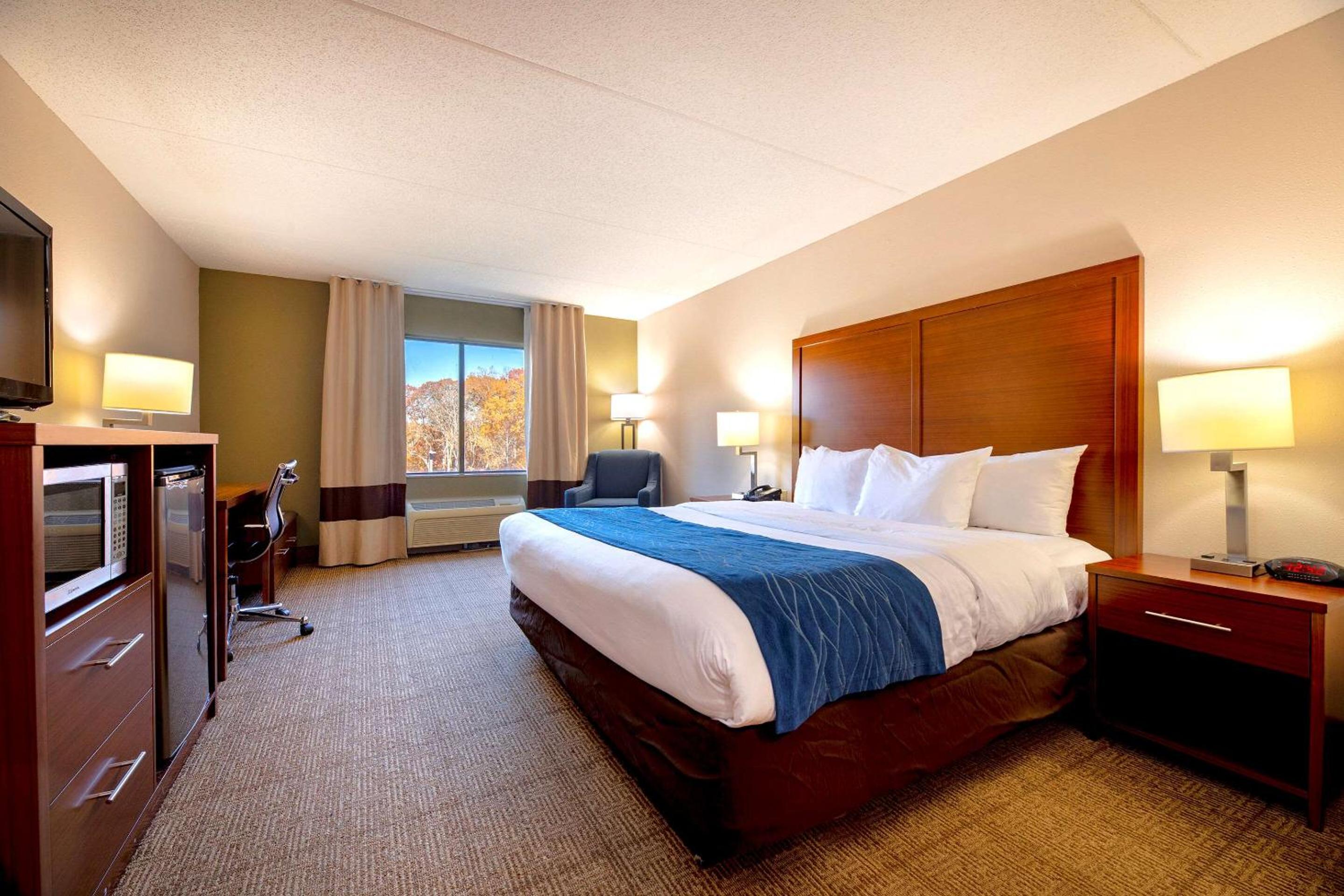 King Room - Non-Smoking - Photo 2