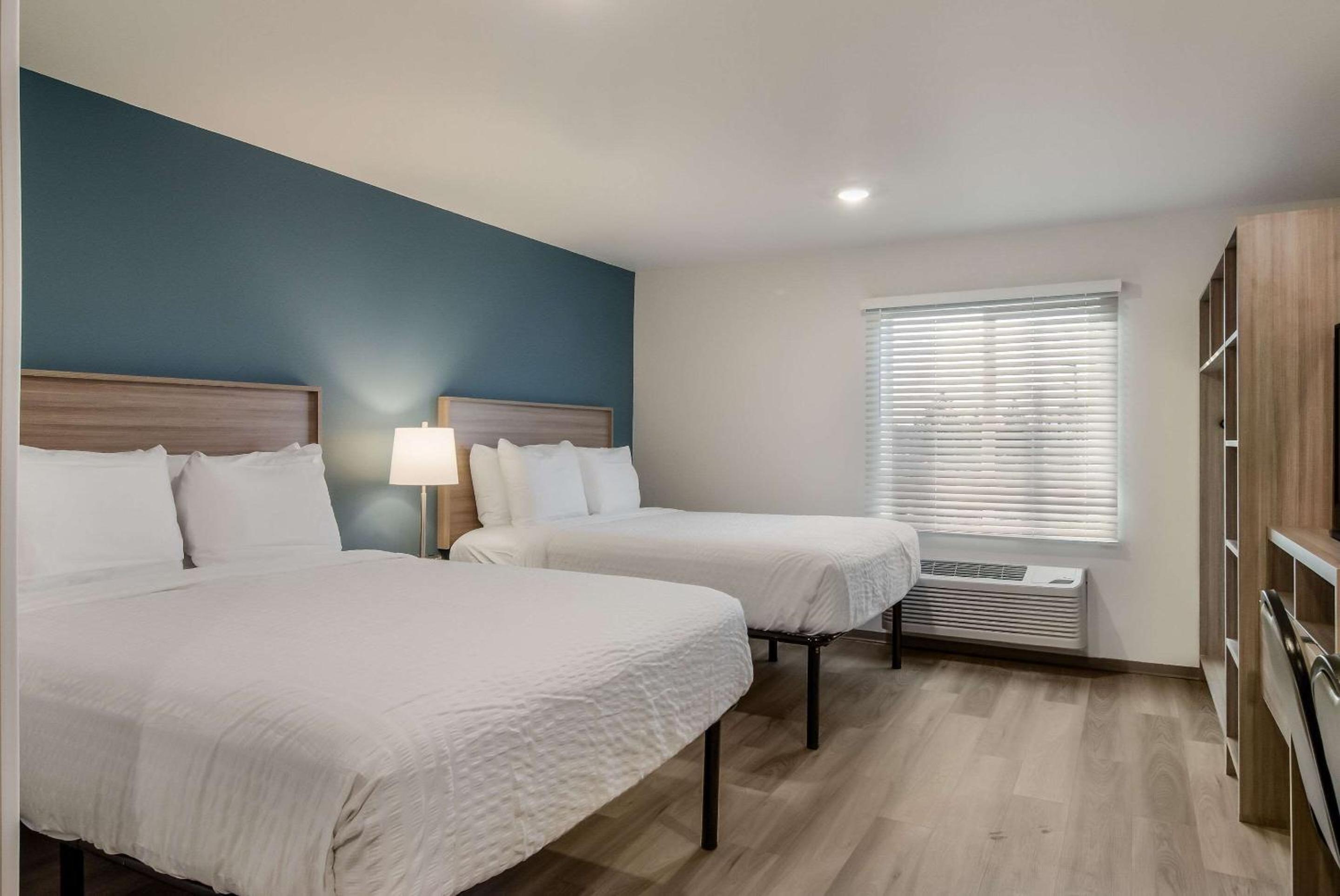 Queen Room with Two Queen Beds and Tub - Accessible/Non-Smoking - Photo 1