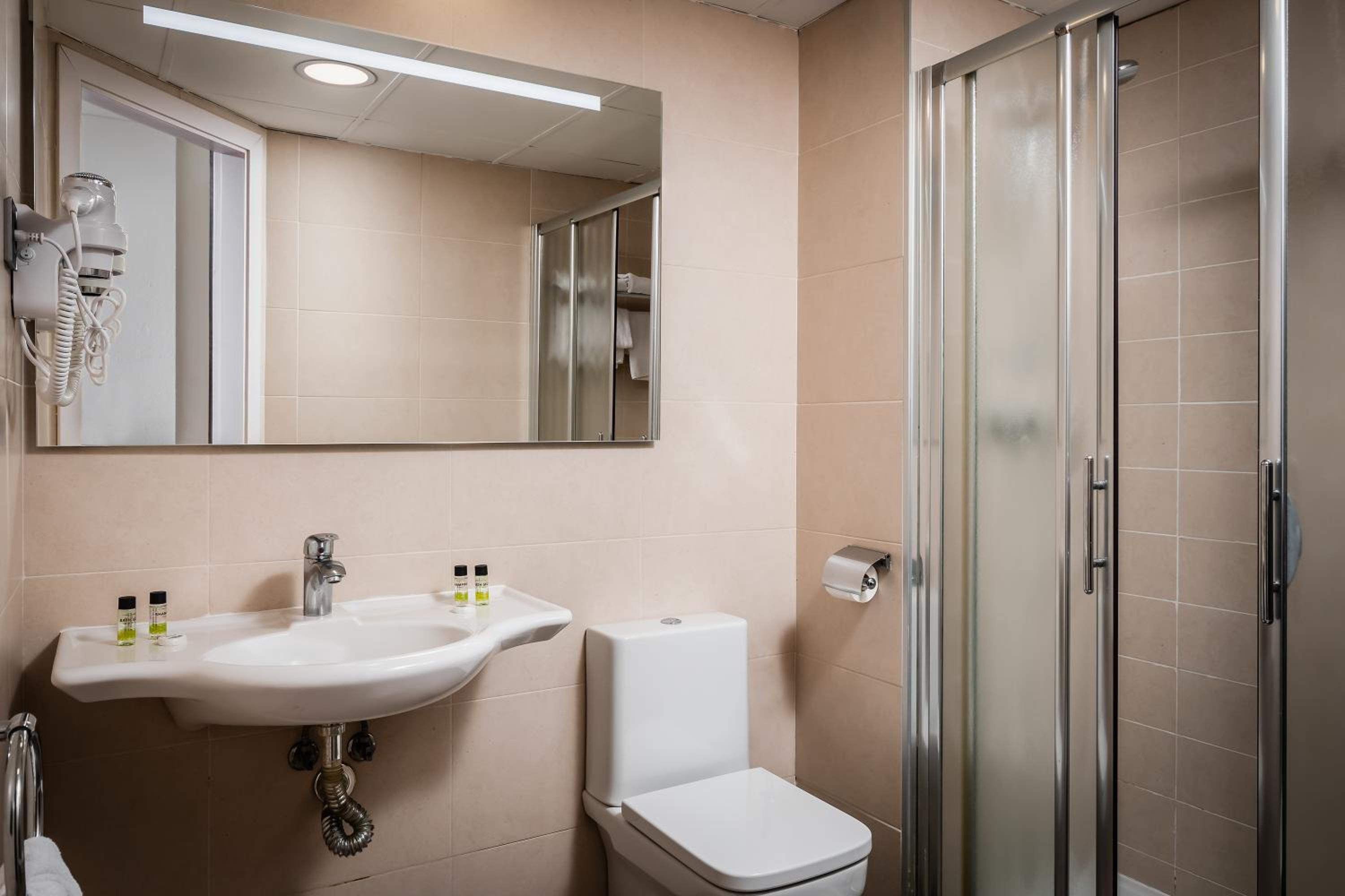 Double Room (2 Adults) photo 3