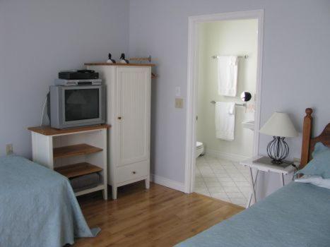 Twin Room - Disability Access photo 3