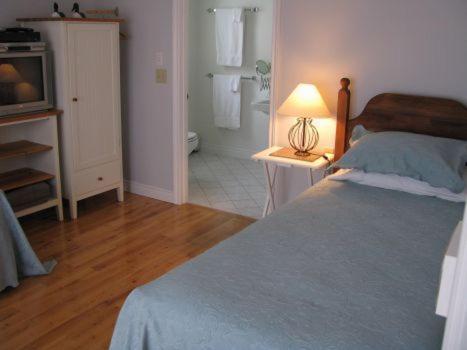 Twin Room - Disability Access photo 2