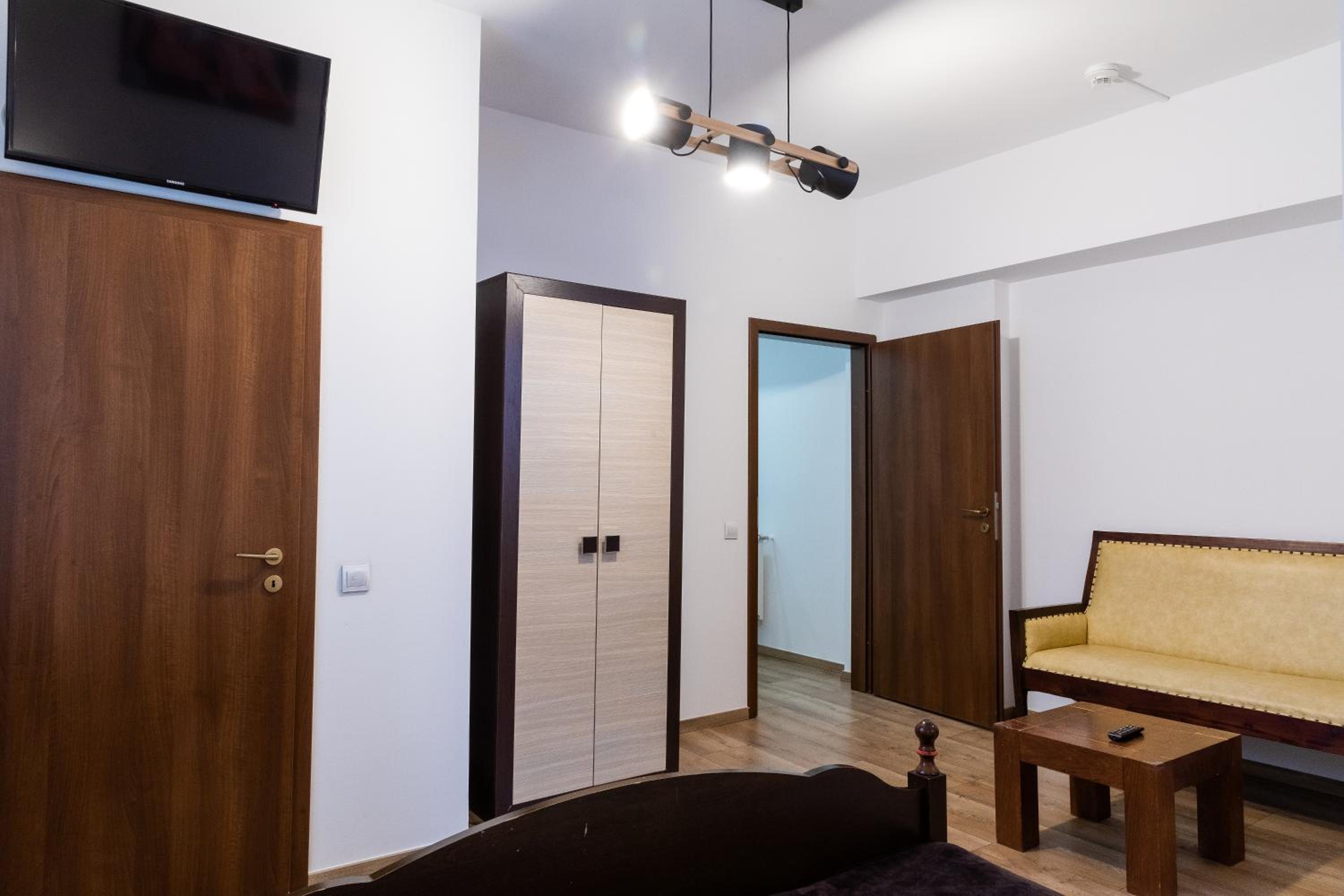 Double Room 7 photo 3
