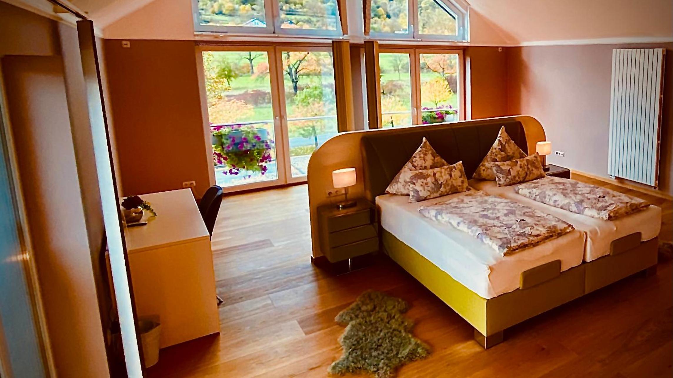 Deluxe Suite - Photo 8