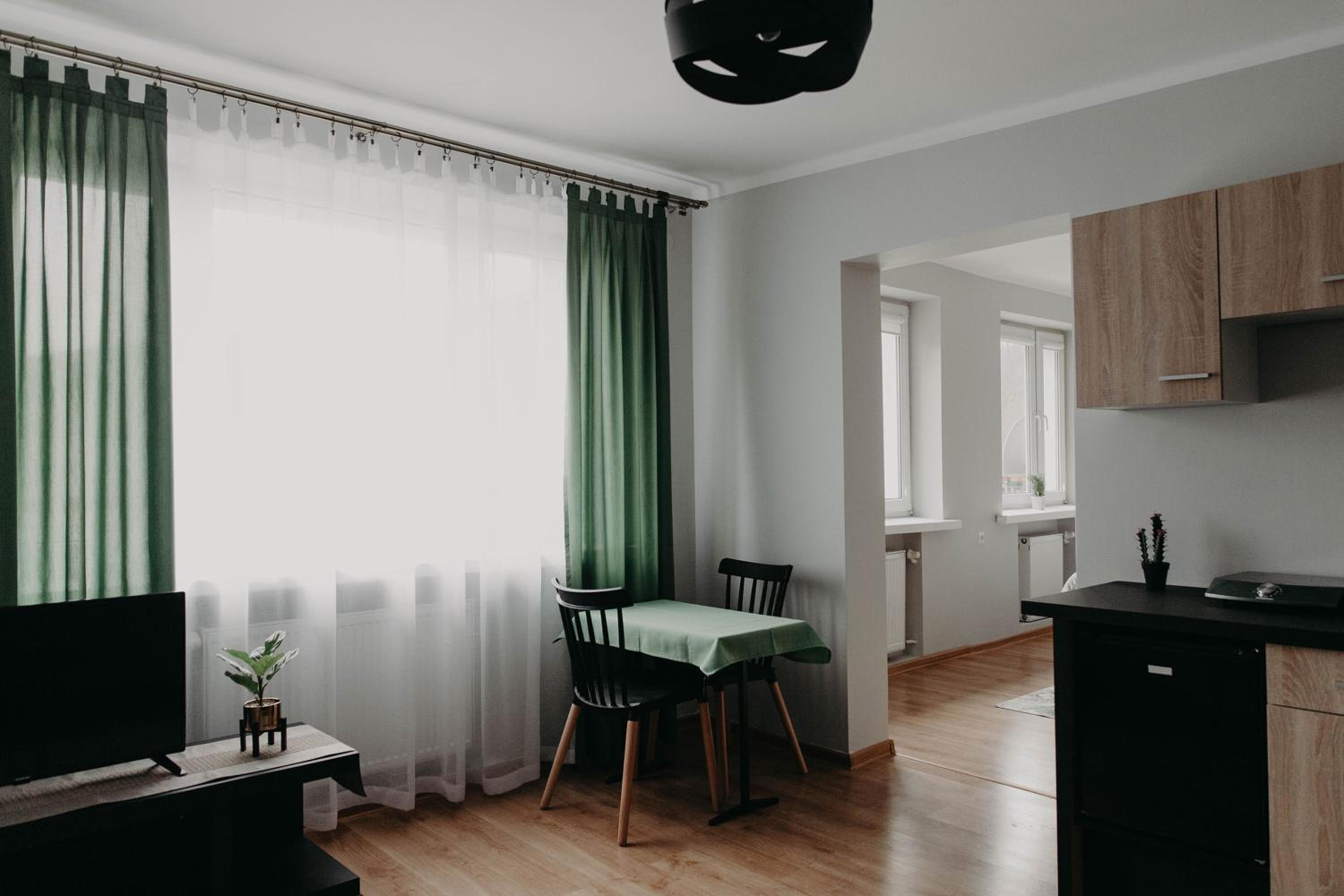 Apartment with Mountain View - Photo 3