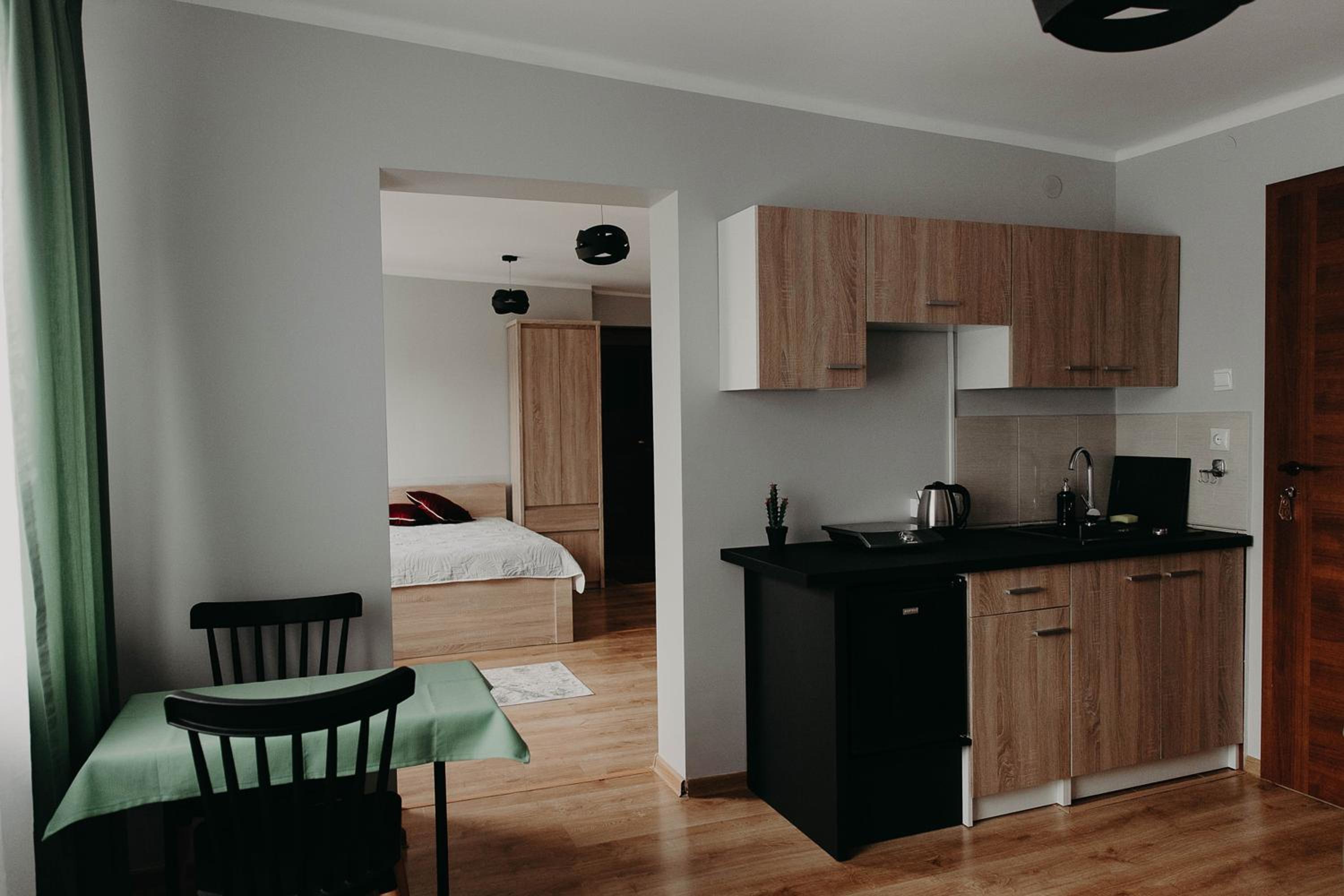 Apartment with Mountain View - Photo 2