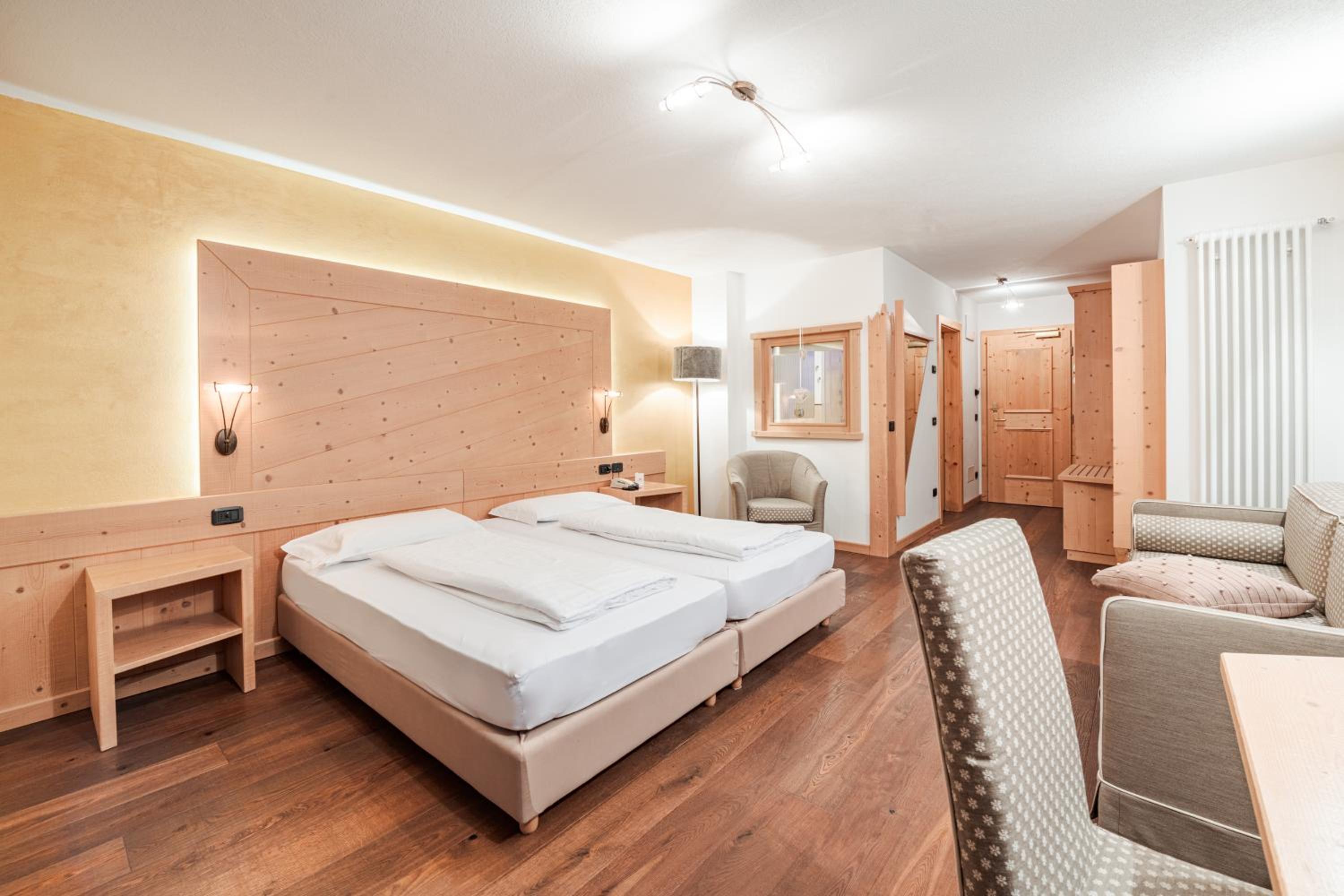 Superior Double or Twin Room photo 3