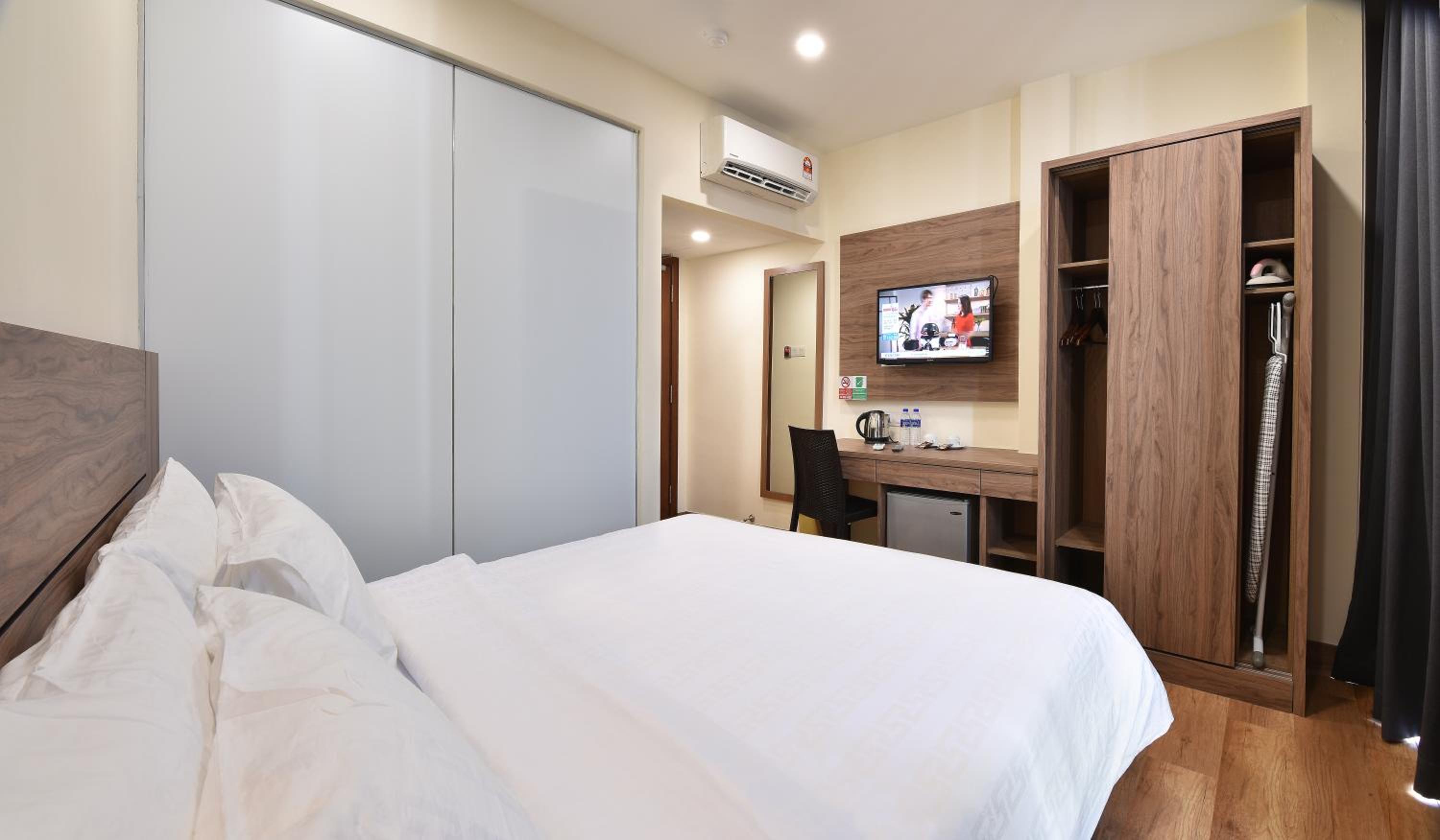 Deluxe Queen Room