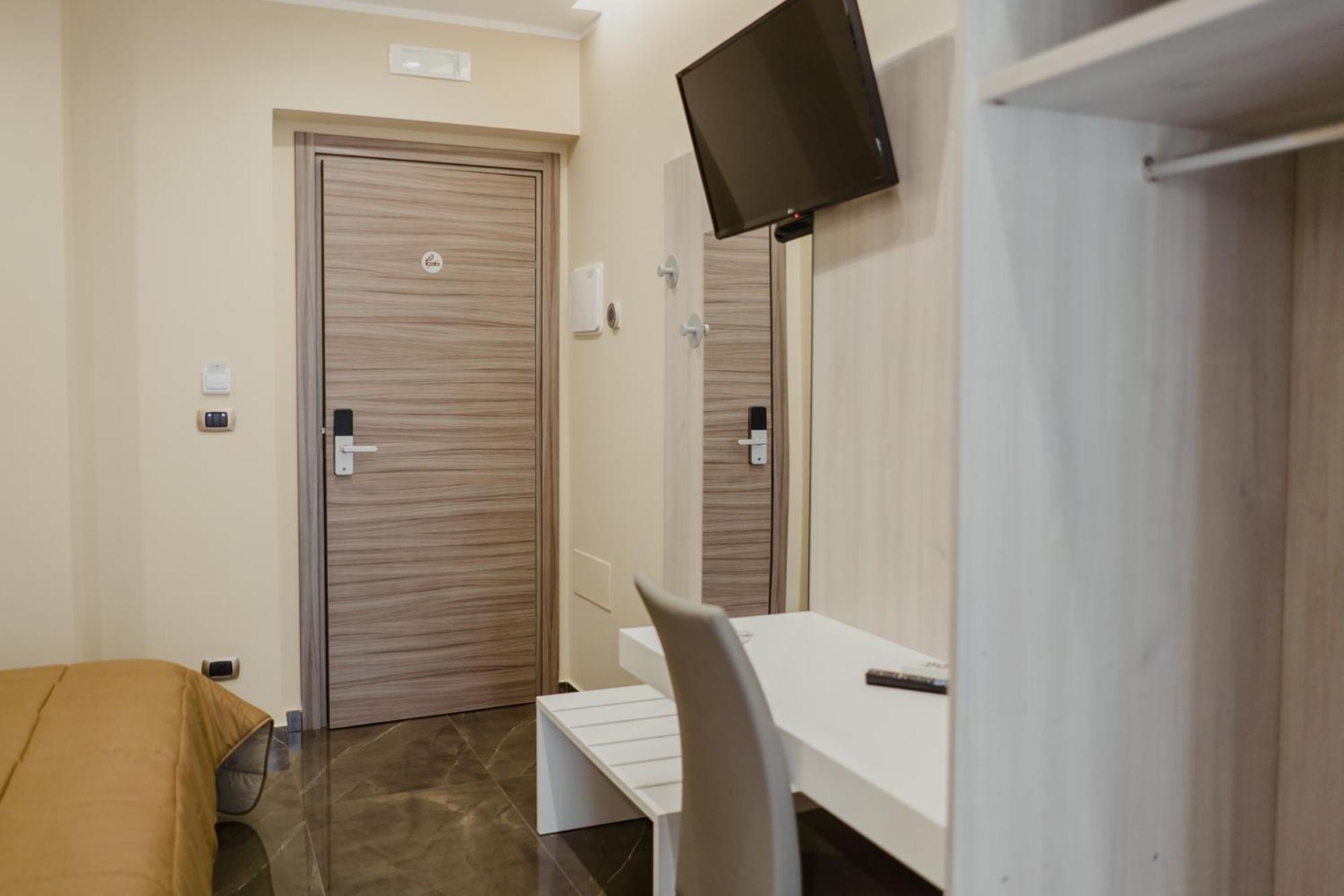 Double Room with Private Bathroom photo 3
