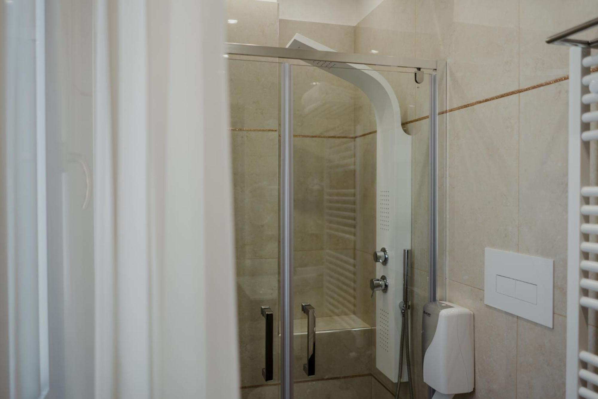 Triple Room - Photo 16