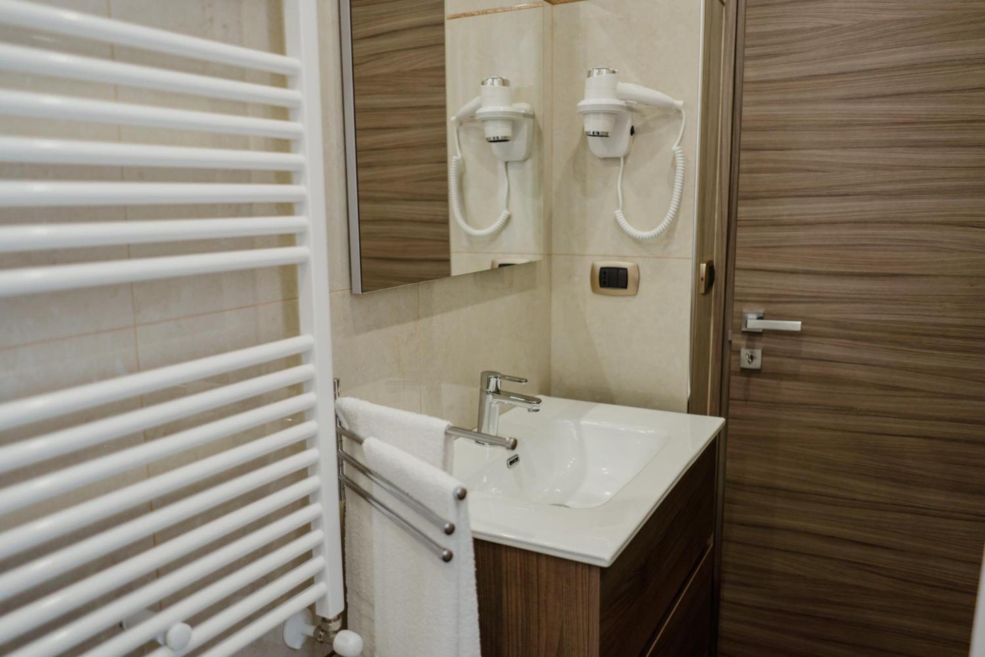Triple Room - Photo 6