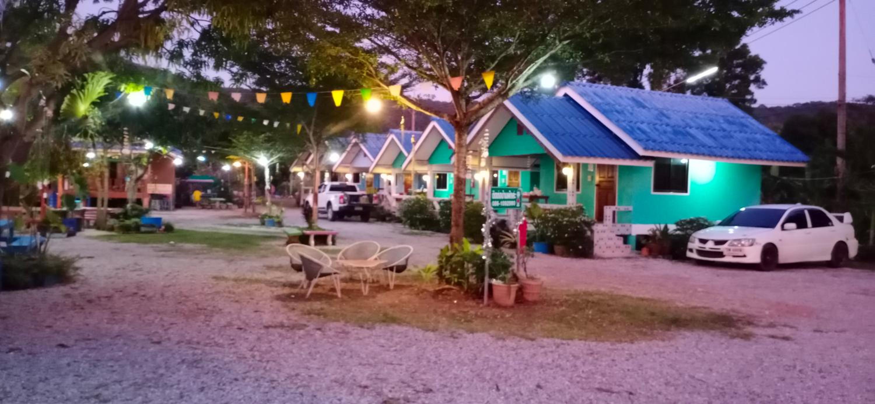 Family Bungalow - Photo 2