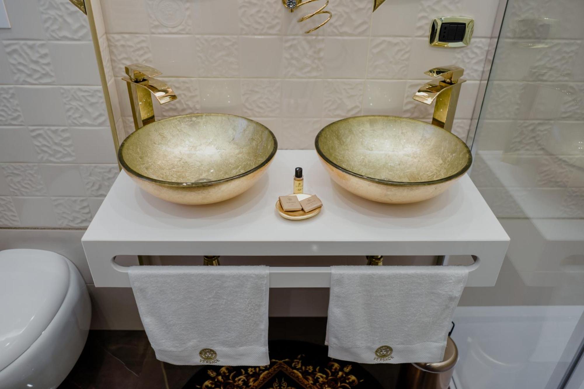 Queen Room with Spa Bath - Photo 25