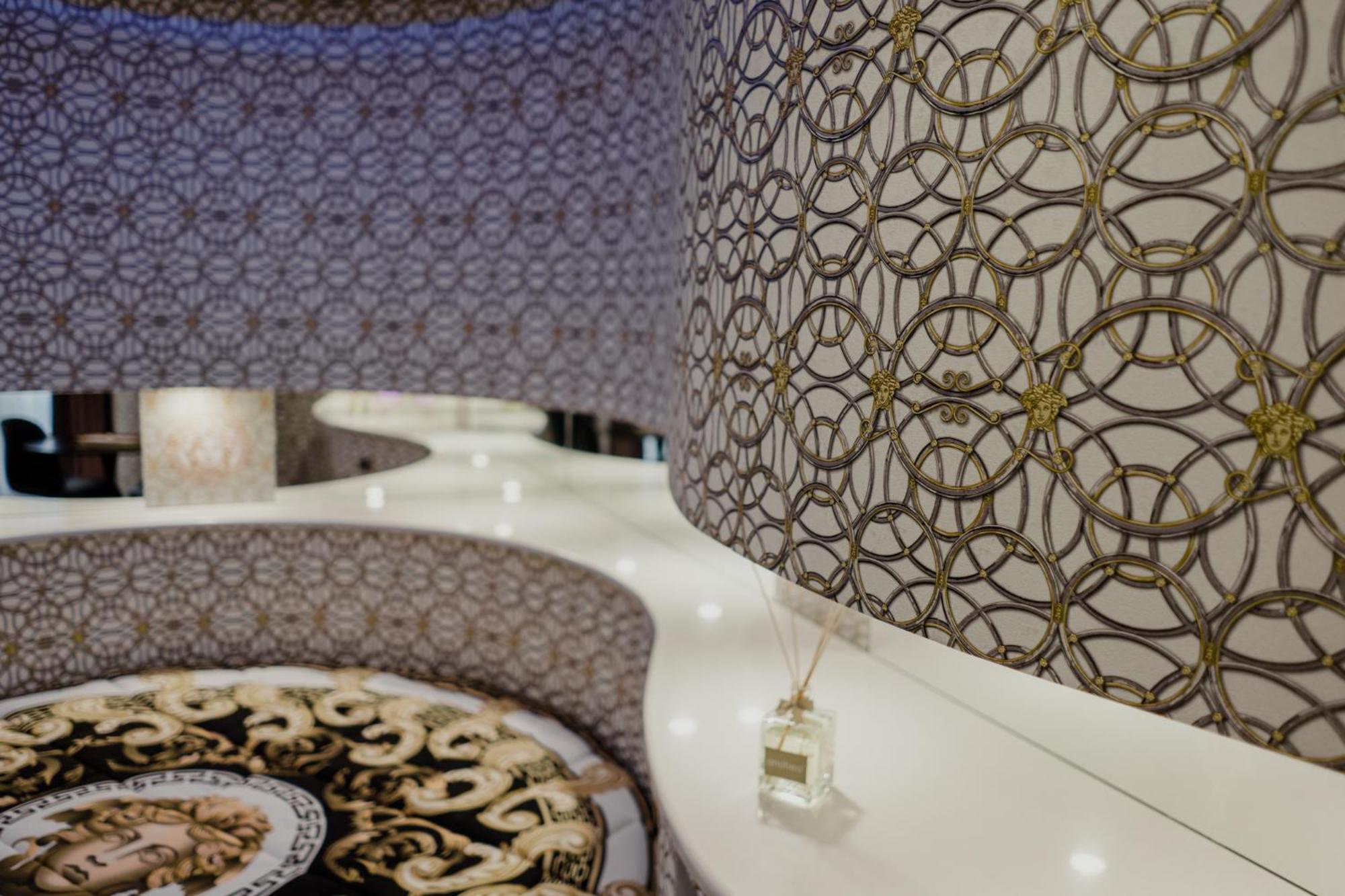 Queen Room with Spa Bath - Photo 27