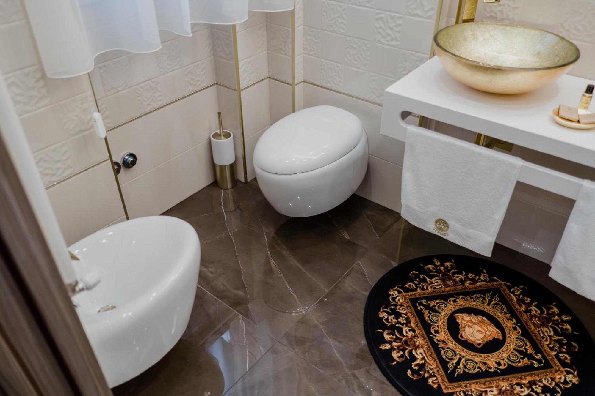 Queen Room with Spa Bath - Photo 17