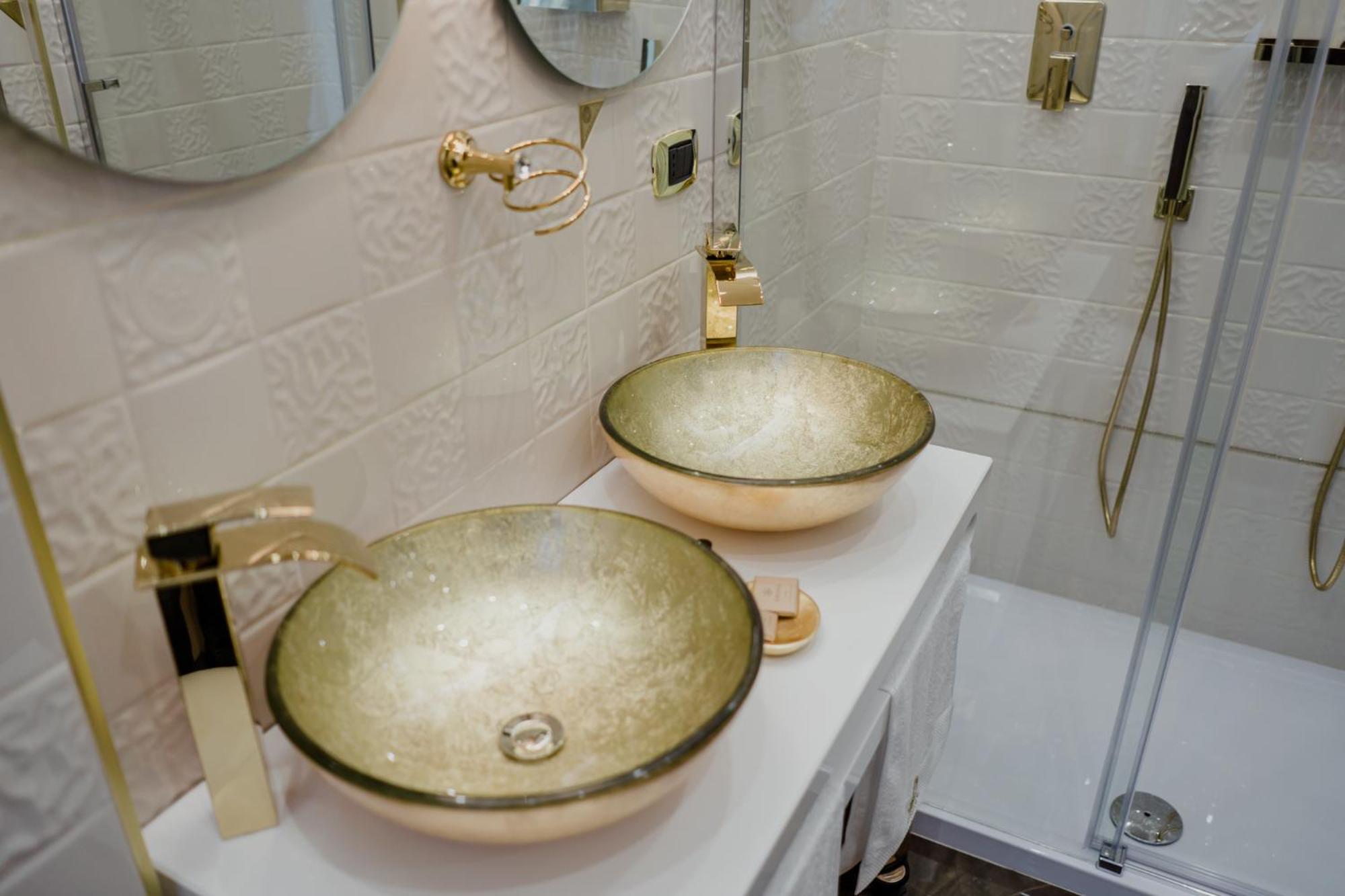 Queen Room with Spa Bath - Photo 16