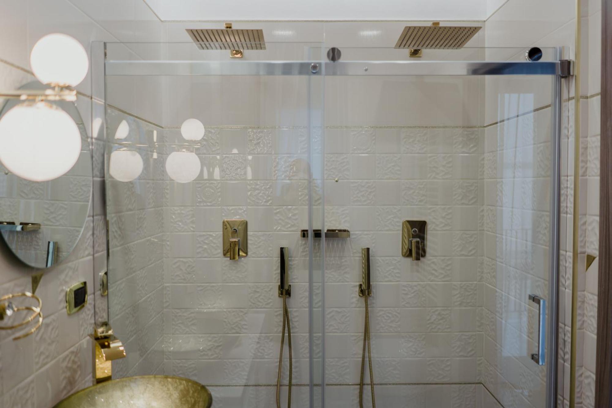 Queen Room with Spa Bath - Photo 15