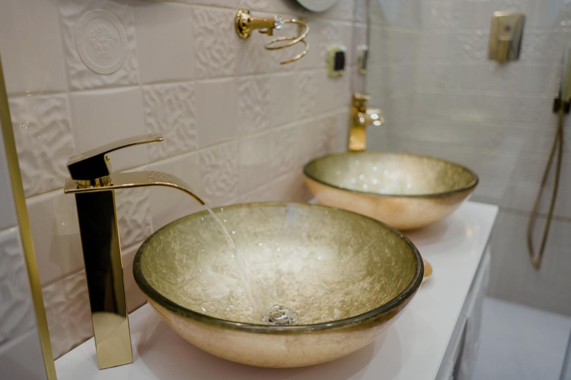 Queen Room with Spa Bath - Photo 19