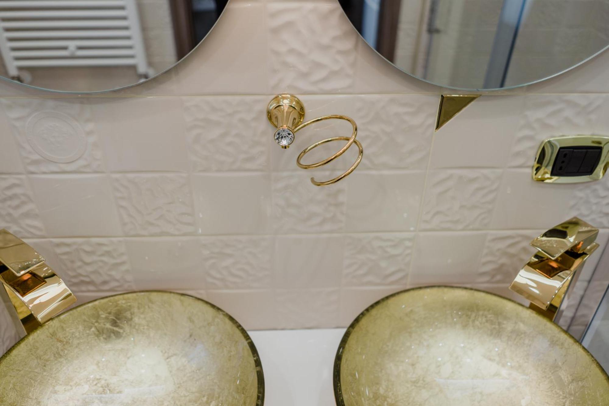 Queen Room with Spa Bath - Photo 18