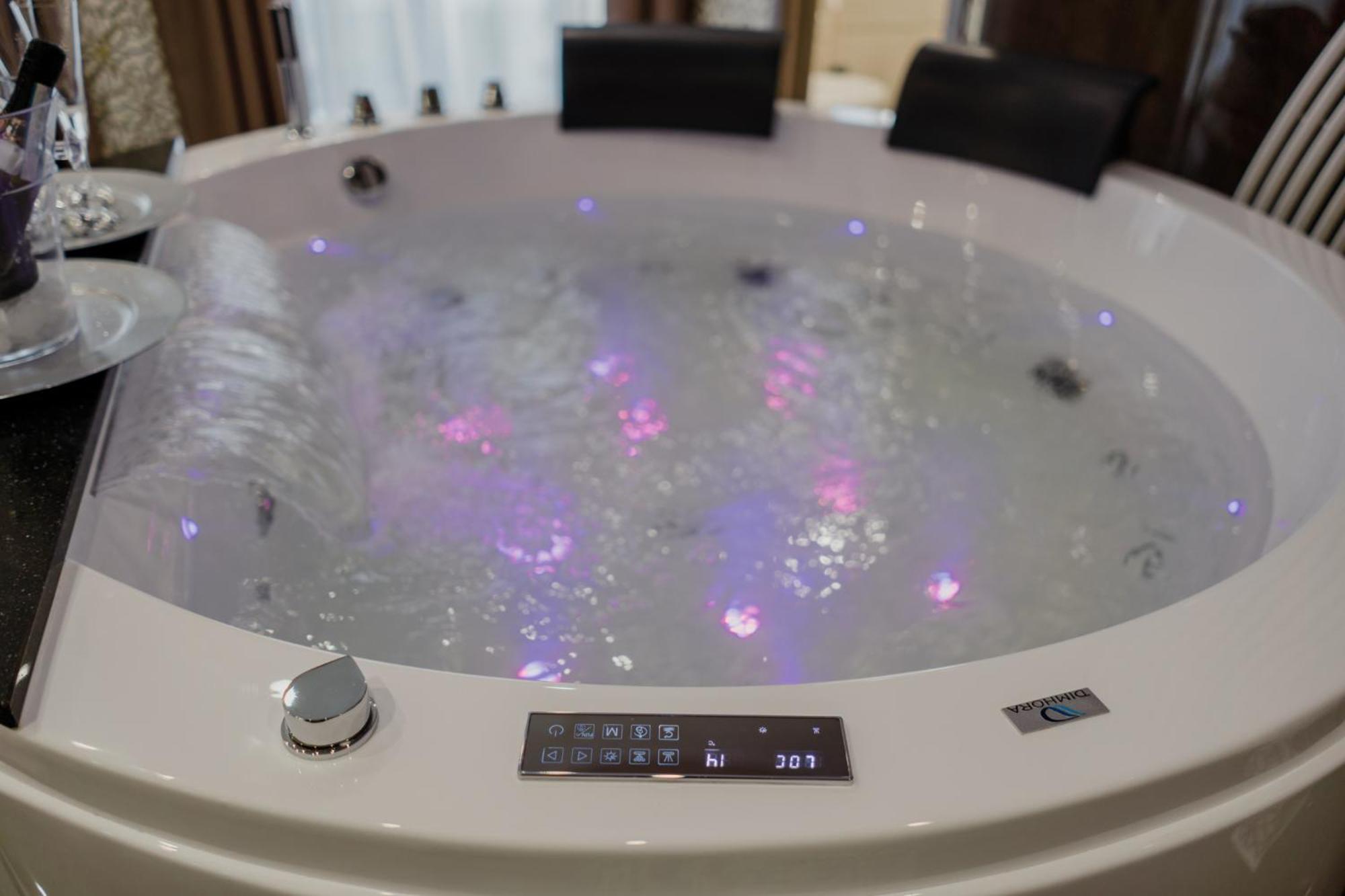 Queen Room with Spa Bath - Photo 5