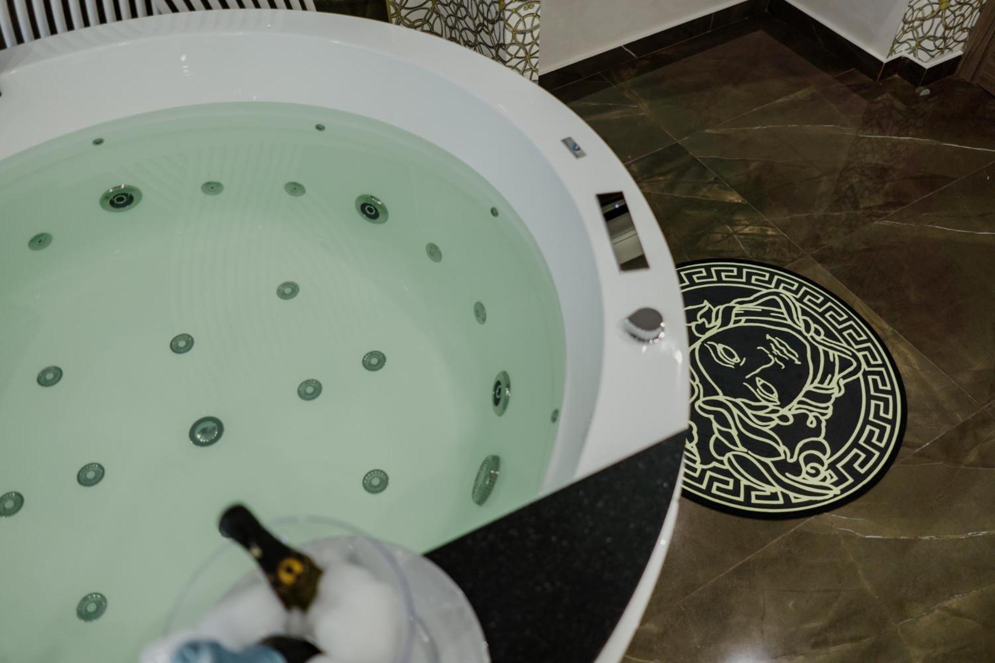 Queen Room with Spa Bath - Photo 3