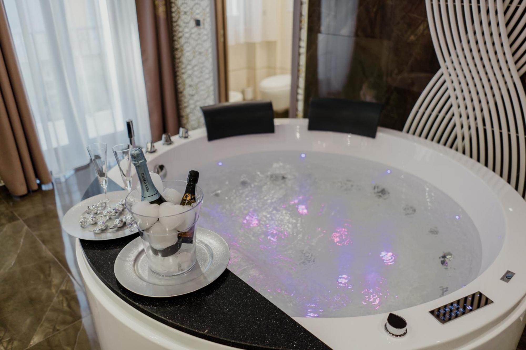 Queen Room with Spa Bath - Photo 4