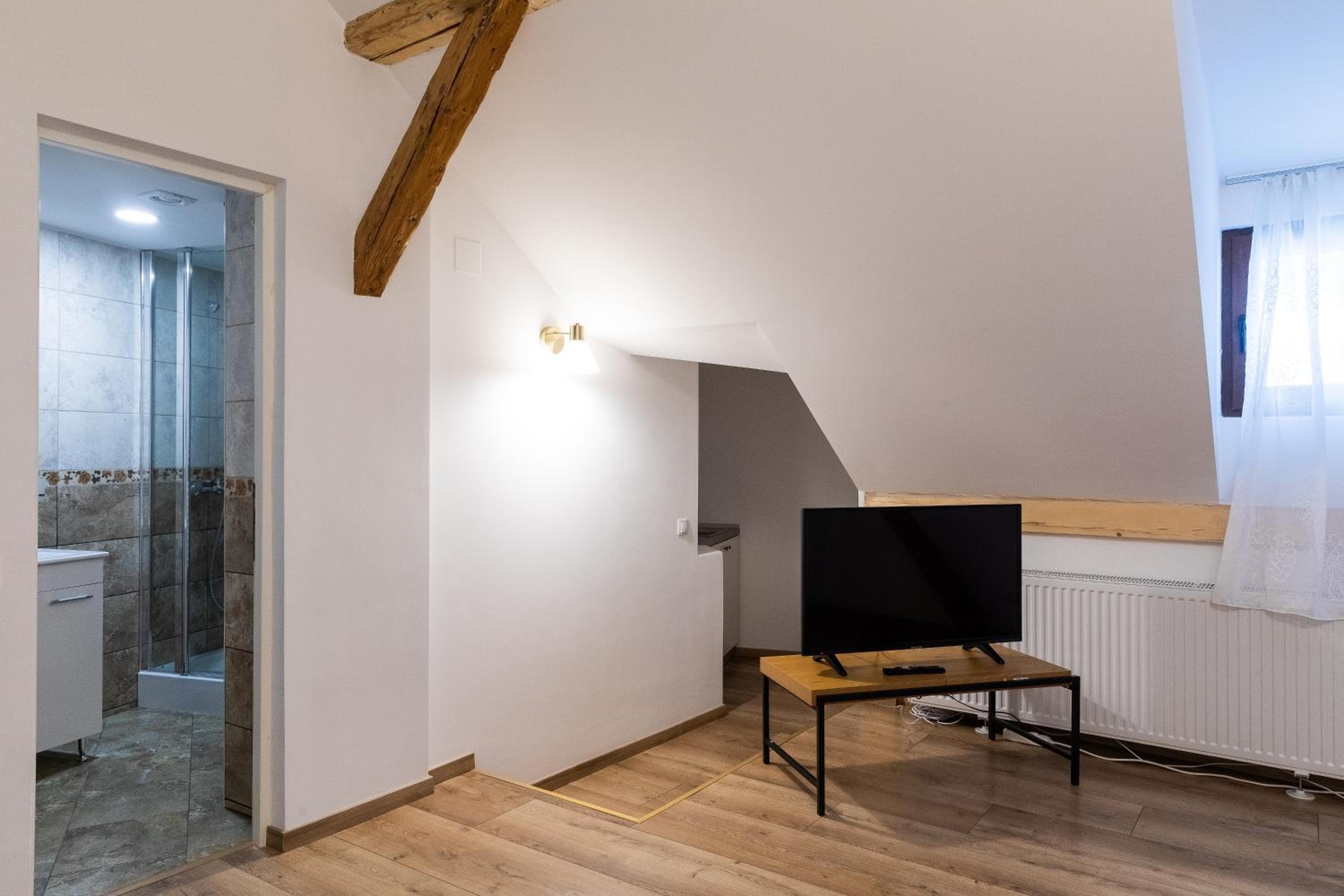 Attic Double Room no. 10 photo 3