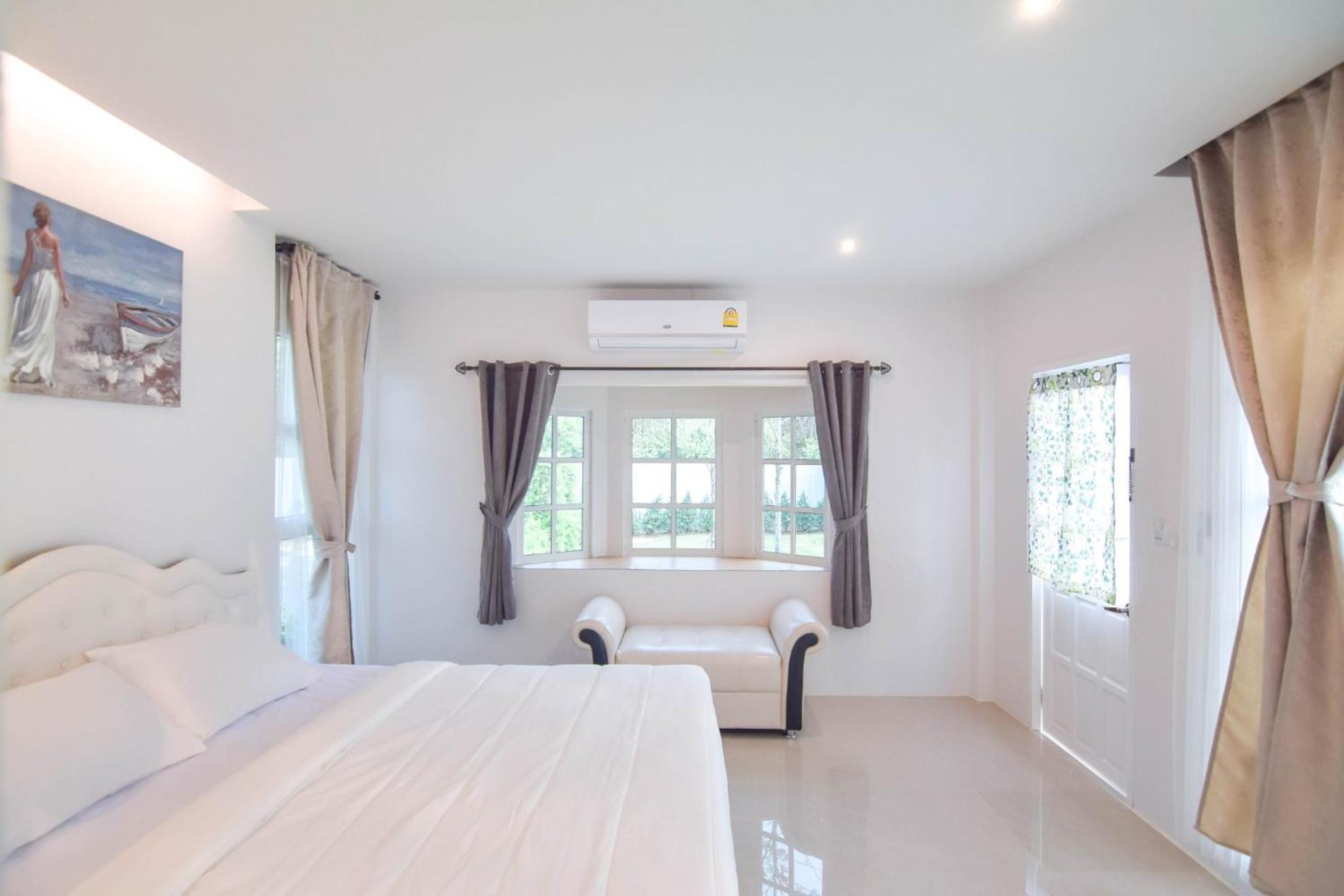 Superior King Room - Photo 5