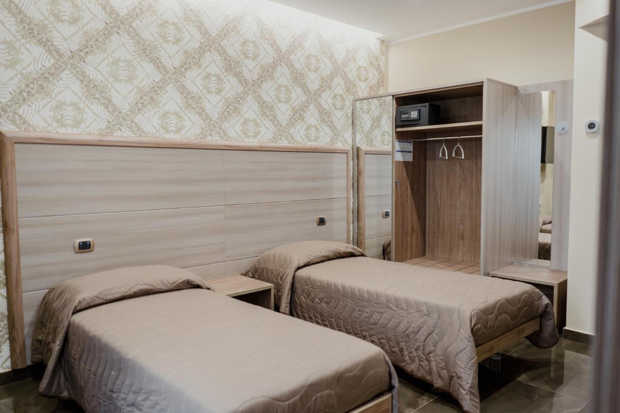 Twin Room - Photo 1