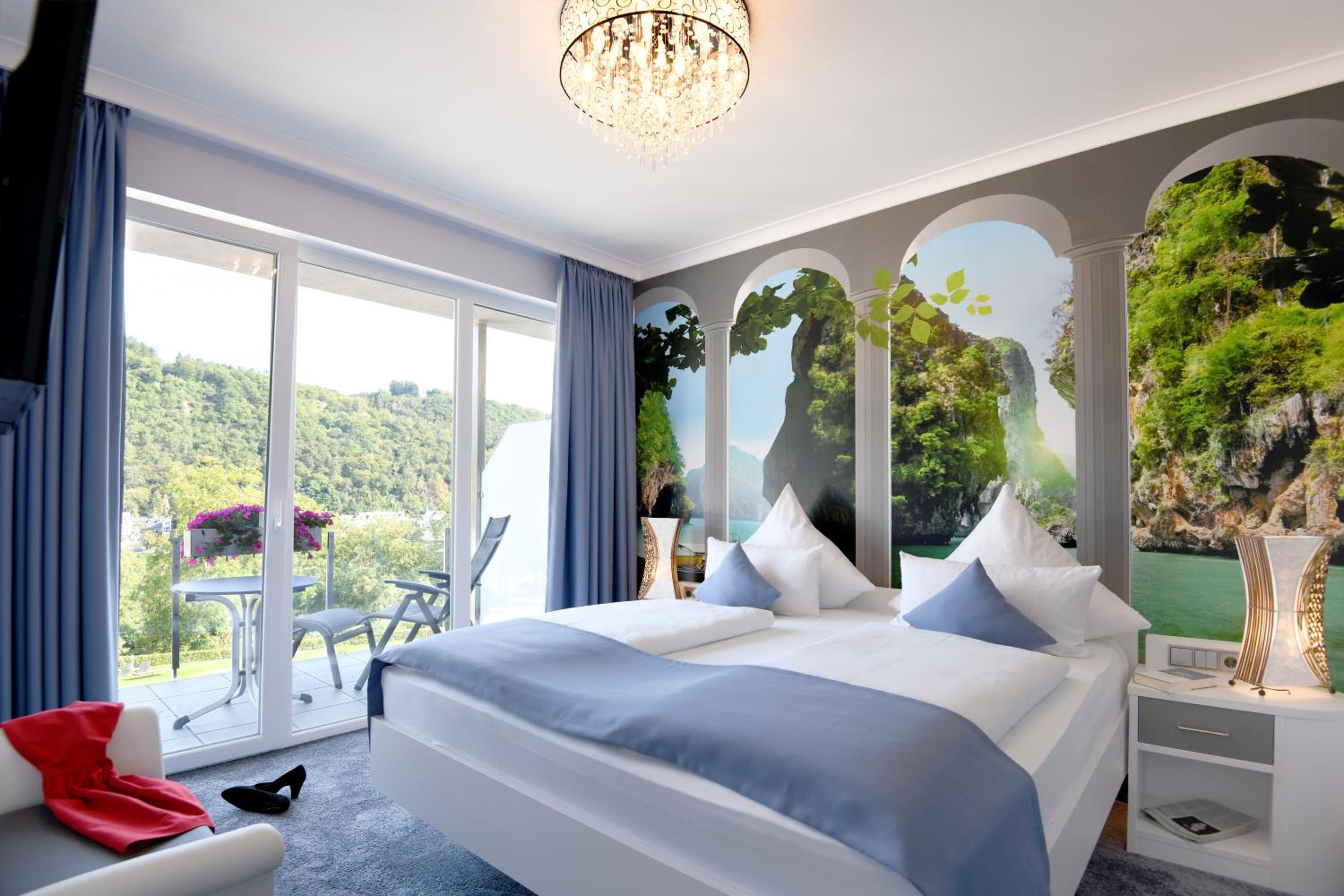 Suite - Photo 1