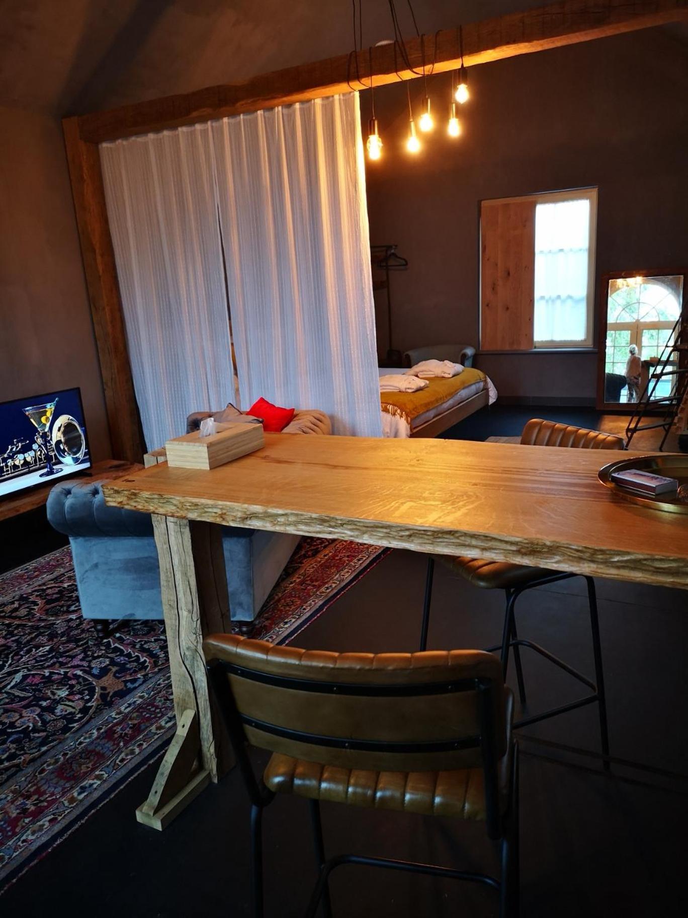 Deluxe King Room photo 1