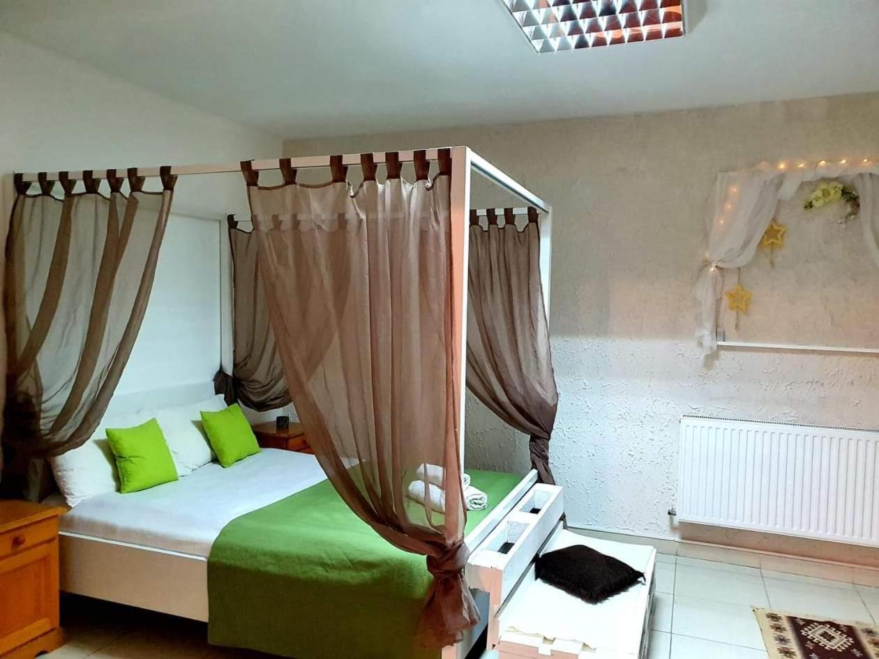 One-Bedroom Apartment - Photo 9