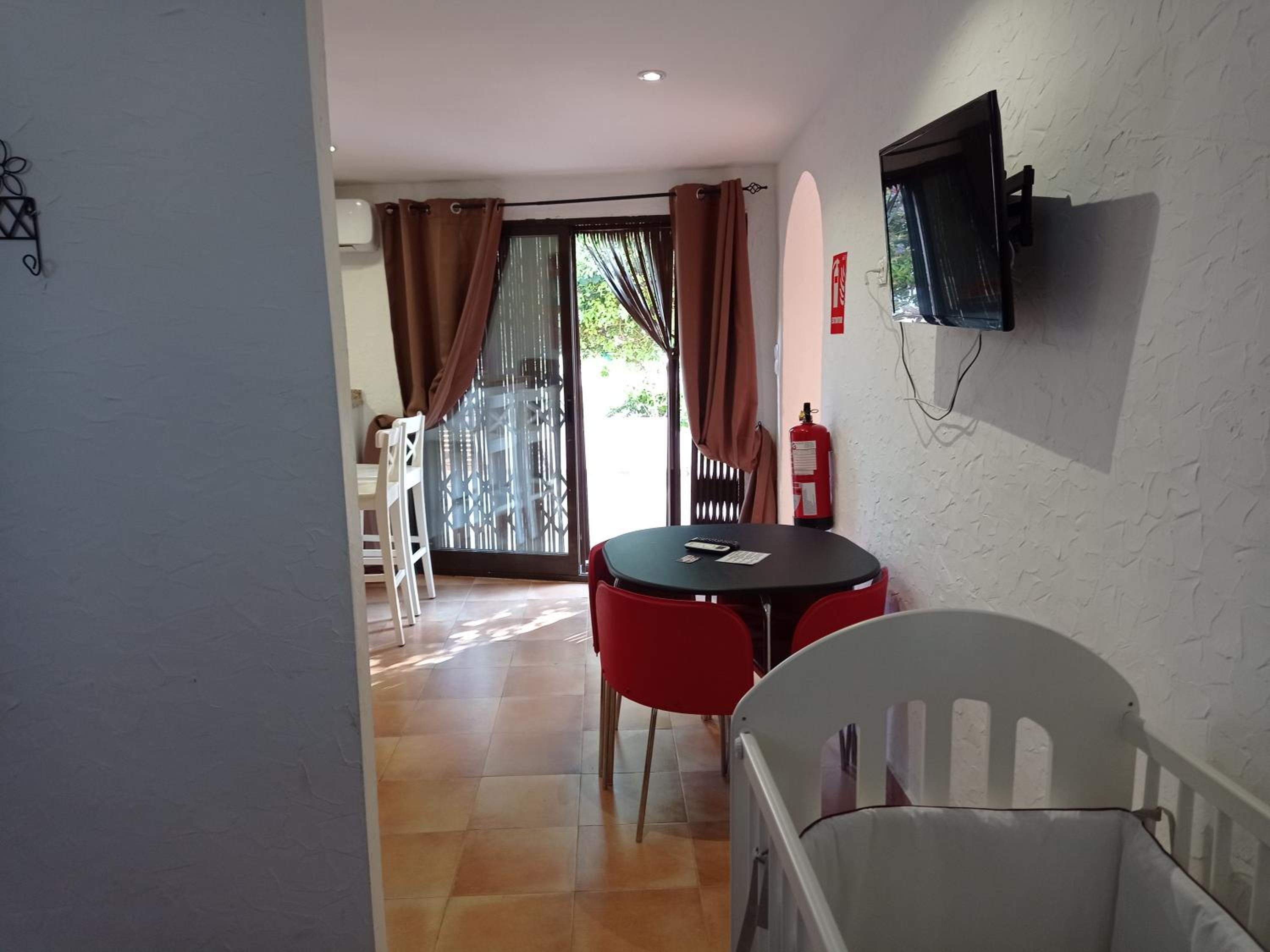 Apartment with Terrace - Photo 12