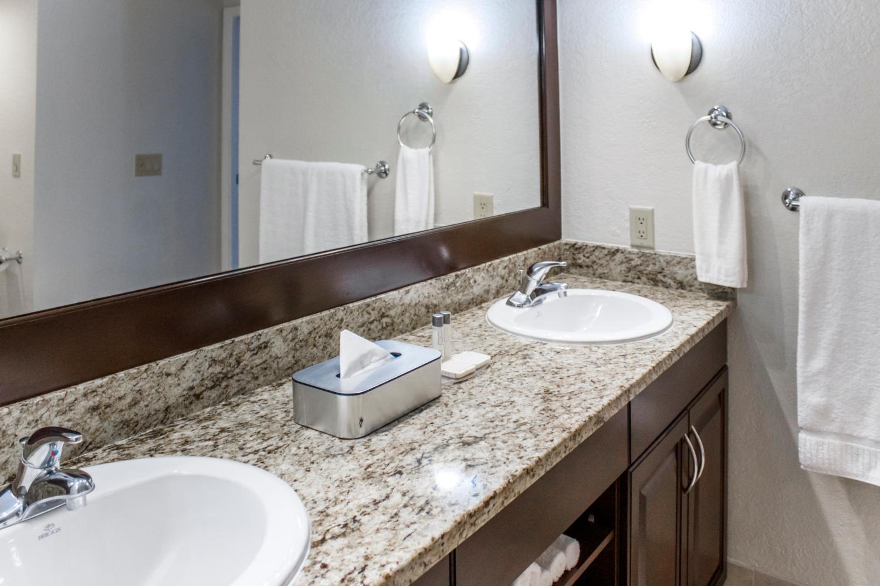 One-Bedroom King Suite photo 3