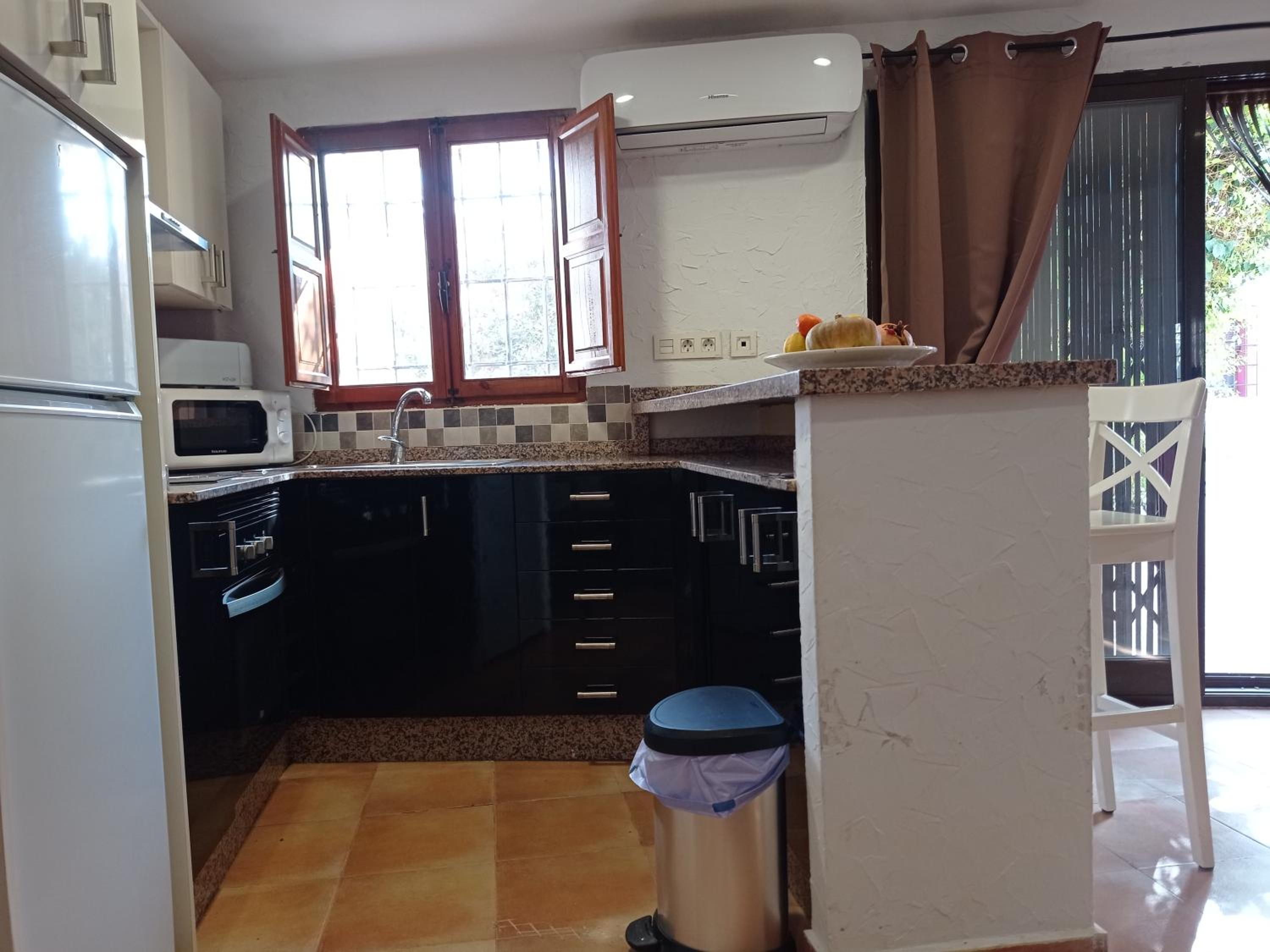 Apartment with Terrace - Photo 7