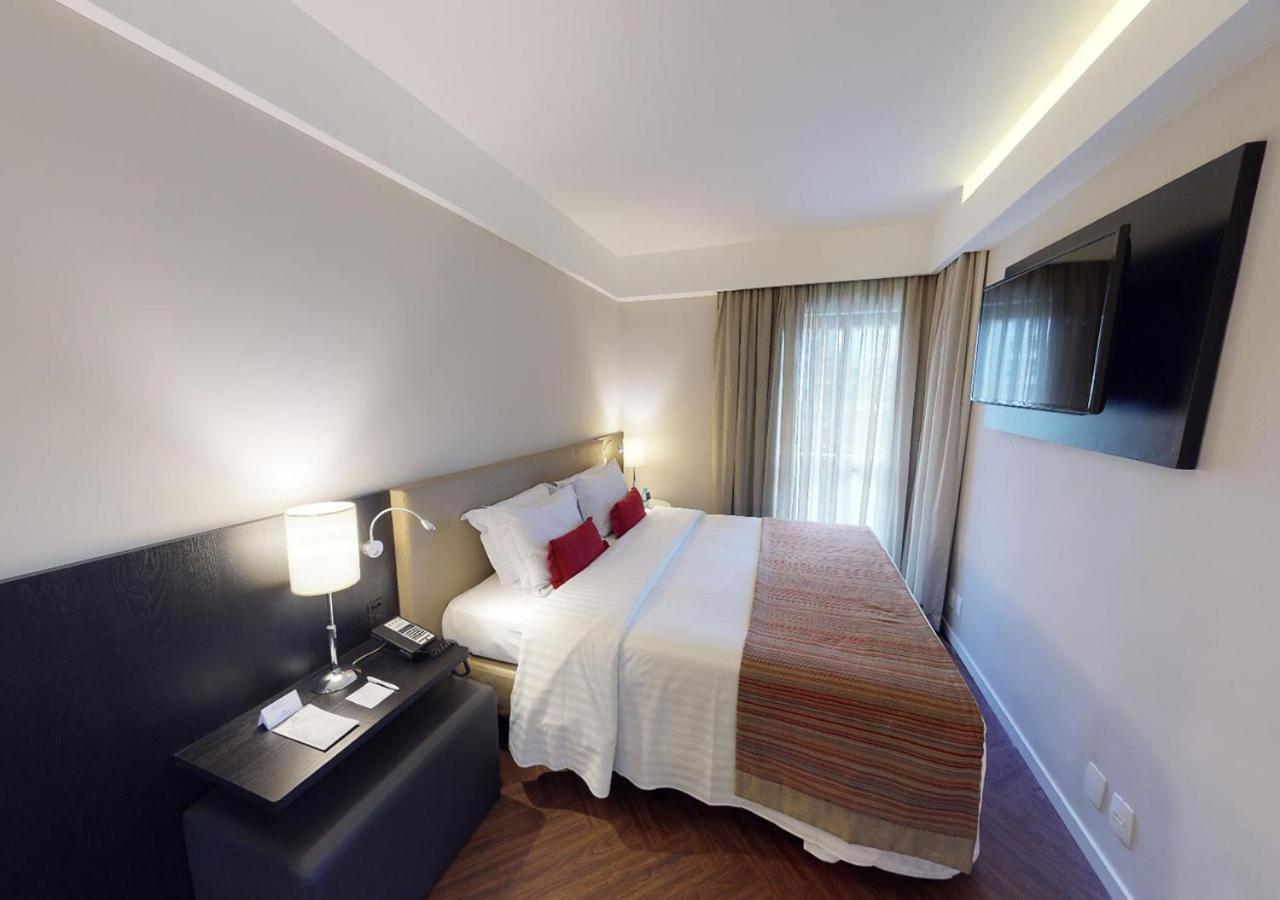 Deluxe Queen Suite