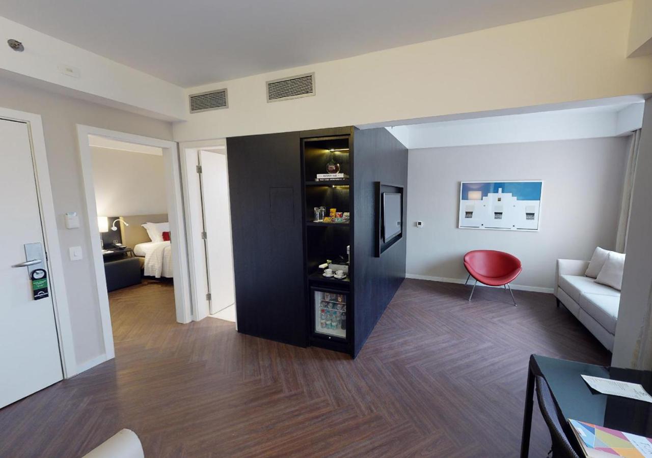 Deluxe Queen Suite