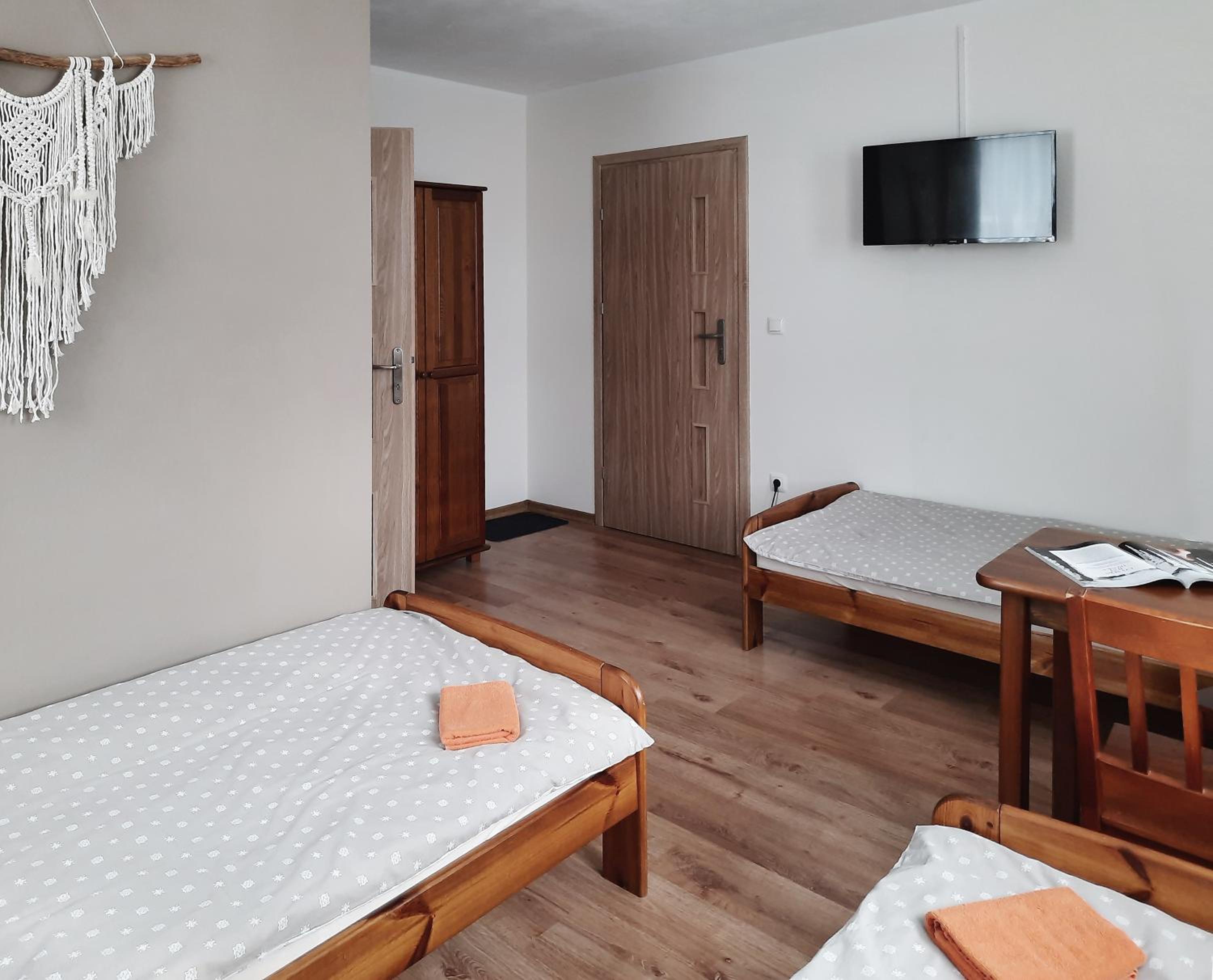 Triple Room with Private Bathroom - Photo 4