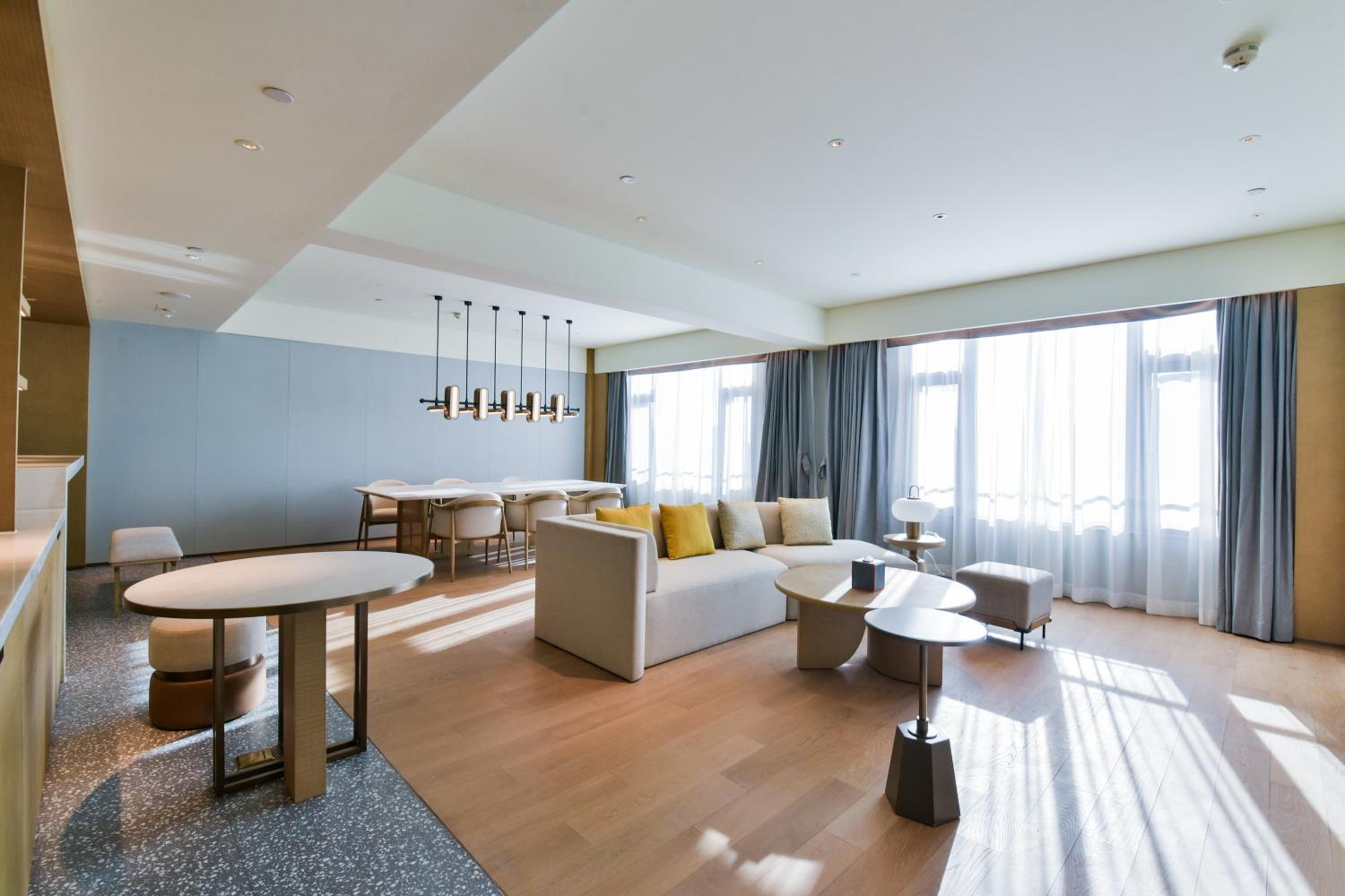 Club King Suite