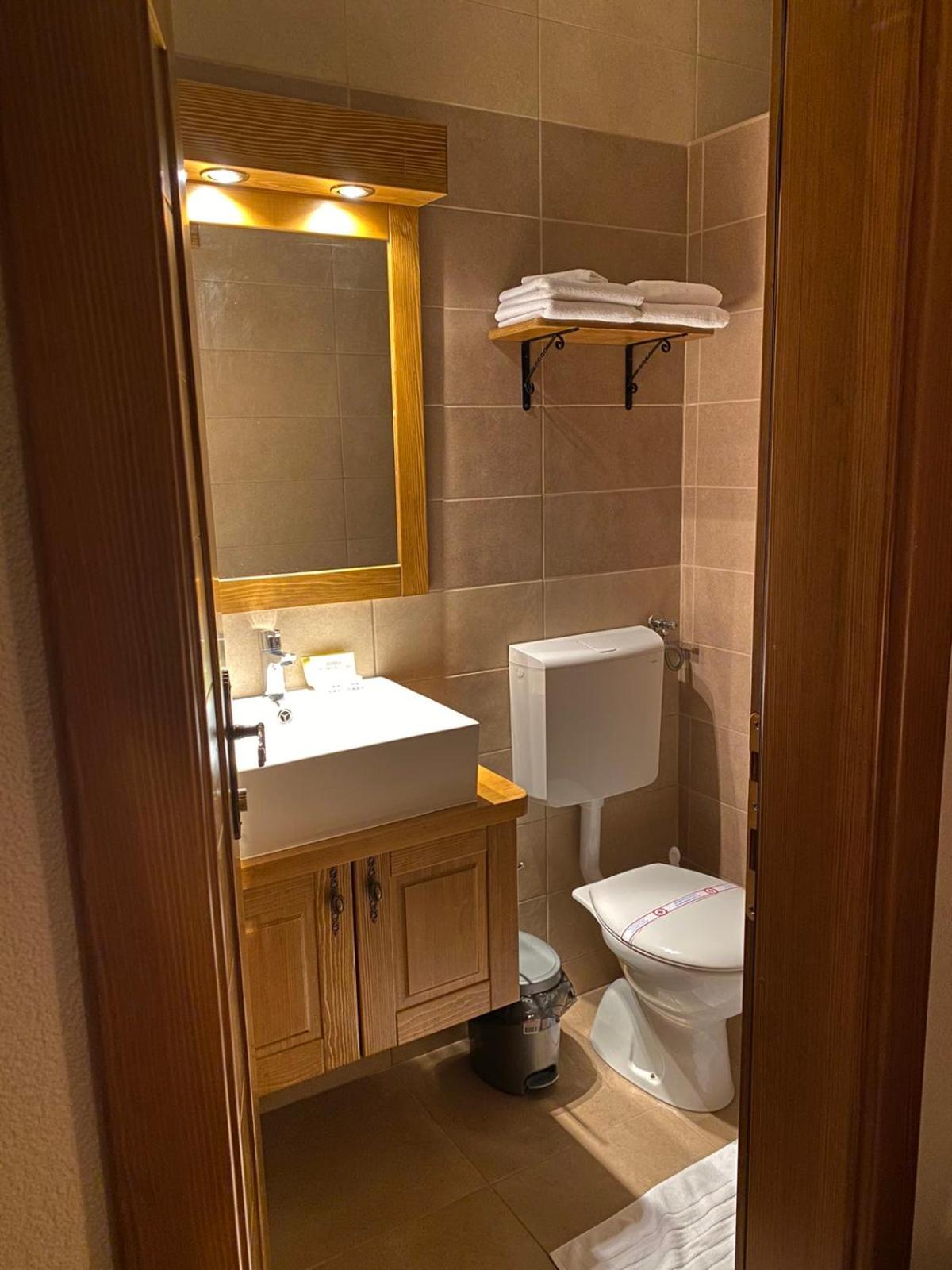 Double or Twin Room with Private Bathroom photo 1