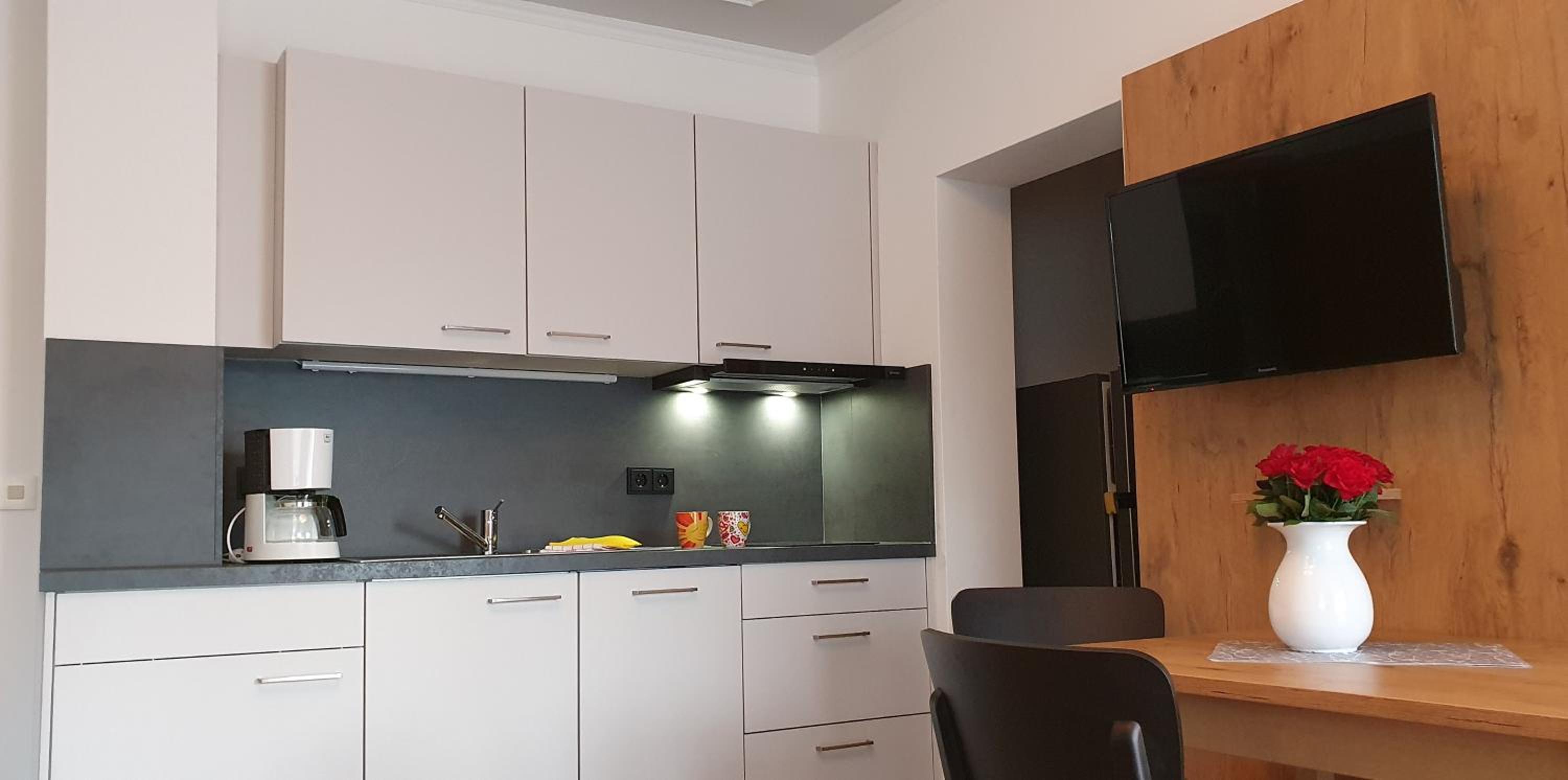 Apartment with Balcony photo 2