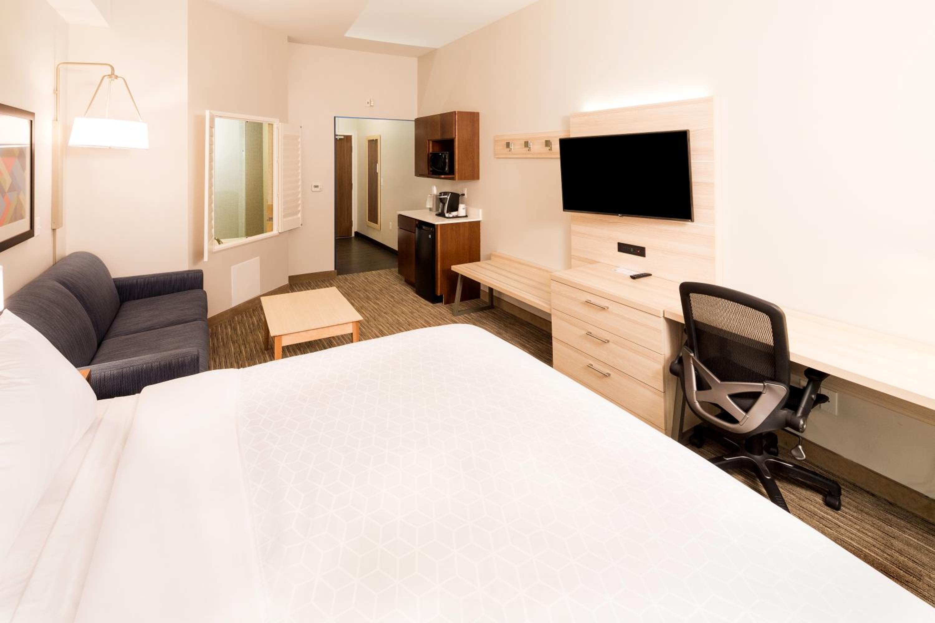 King Suite with Spa Bath - Non-Smoking - Photo 1