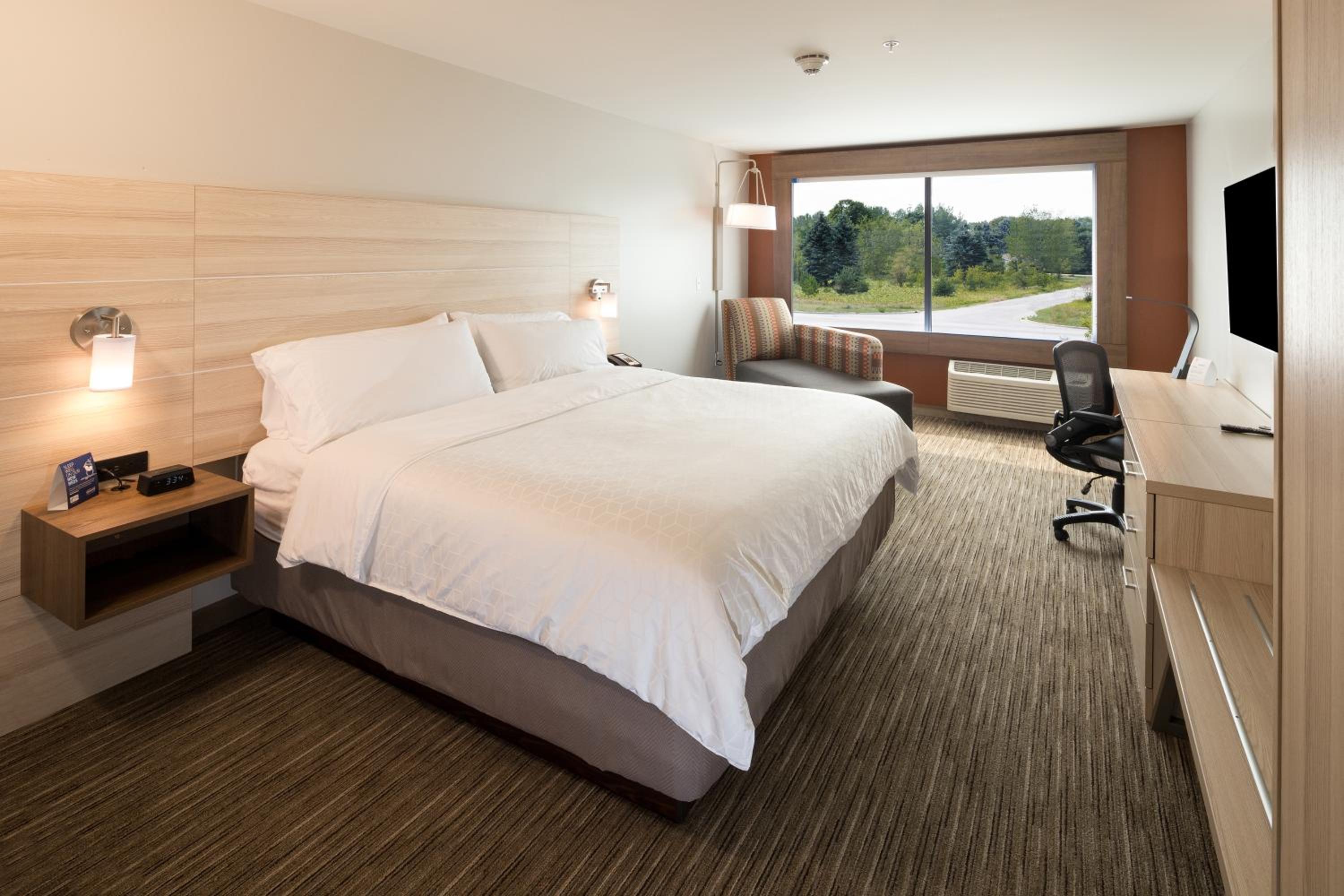 Standard King Room - Photo 4