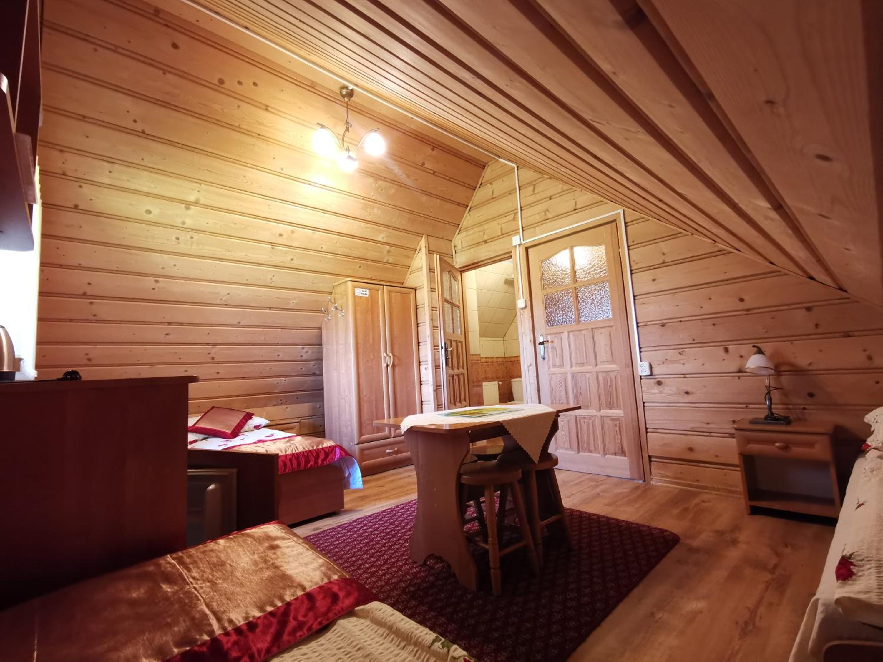 Quadruple Room with Private Bathroom photo 1