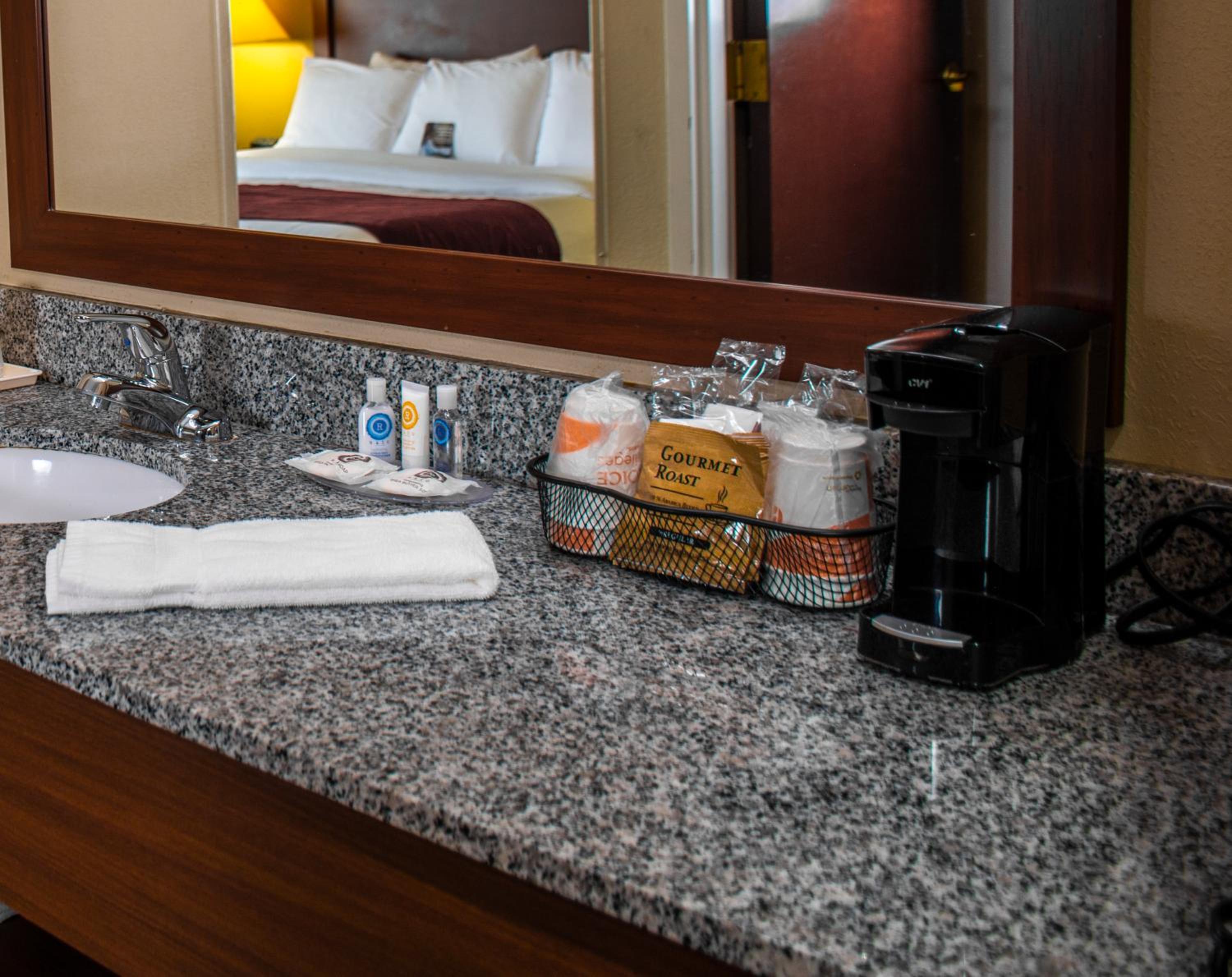 King Room - Non-Smoking - Photo 5
