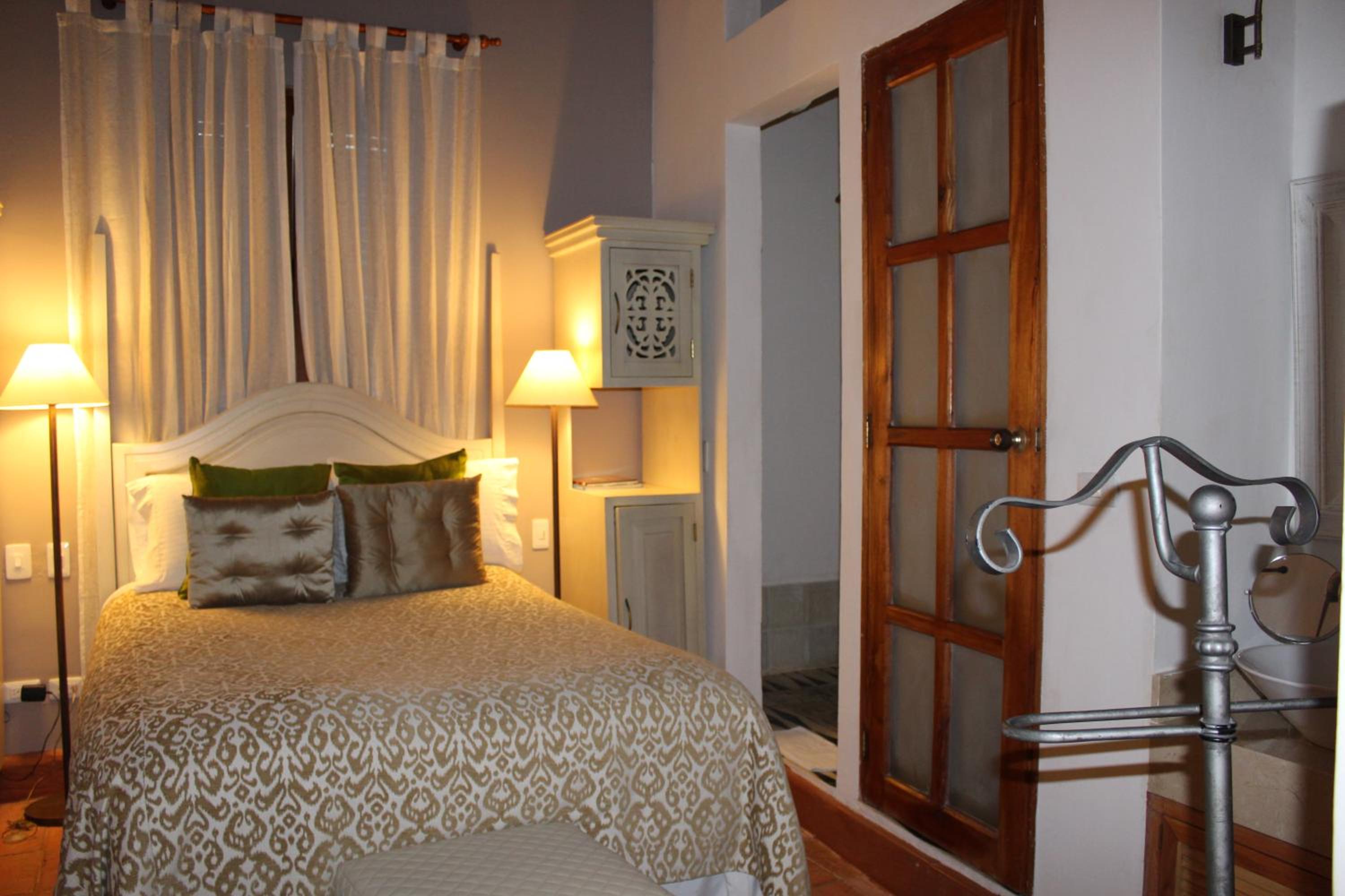 2 Bedroom Suite -1 King , 1 Queen - Photo 5