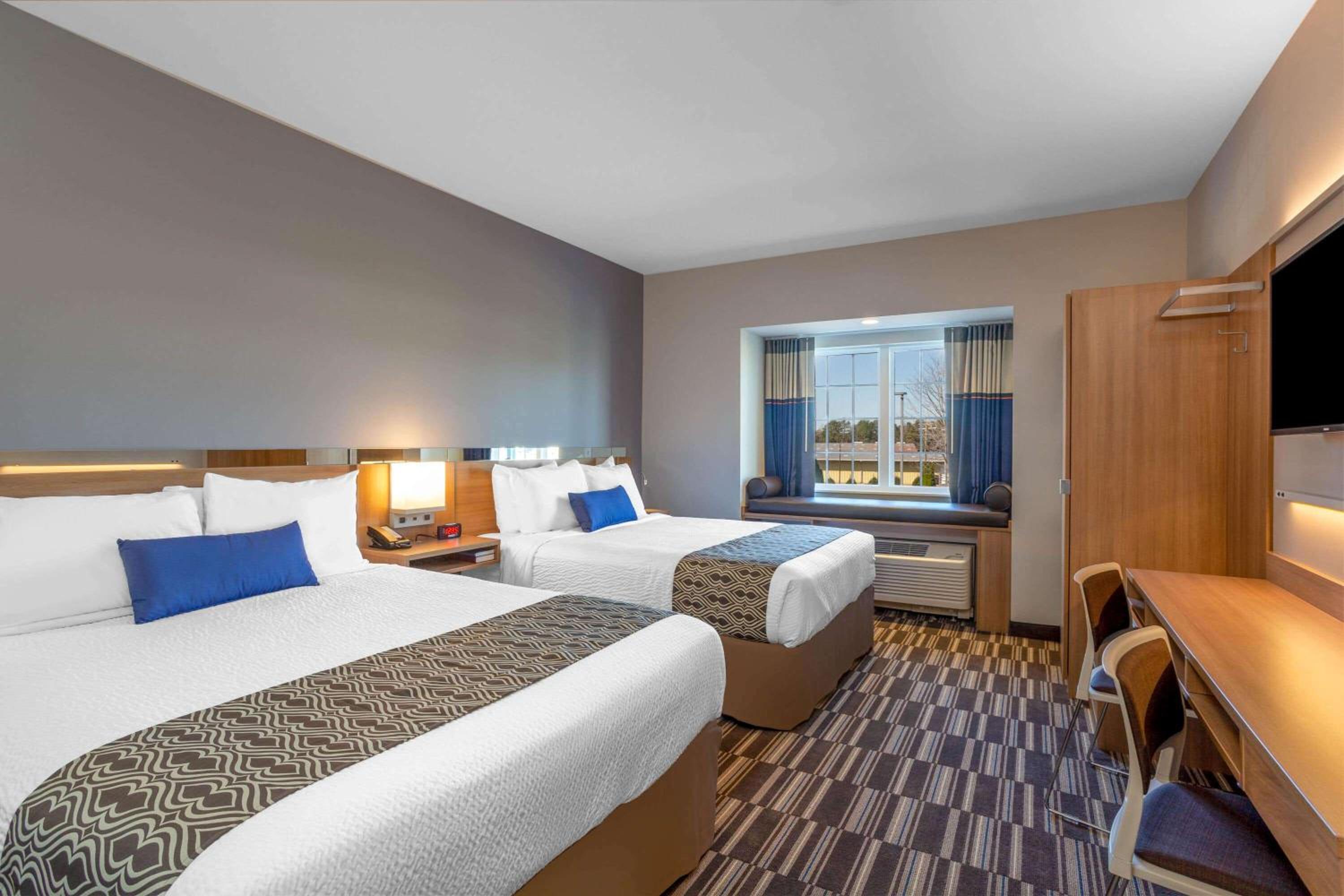 Queen Room with Two Queen Beds - Mobility Access/Non-Smoking - Photo 1