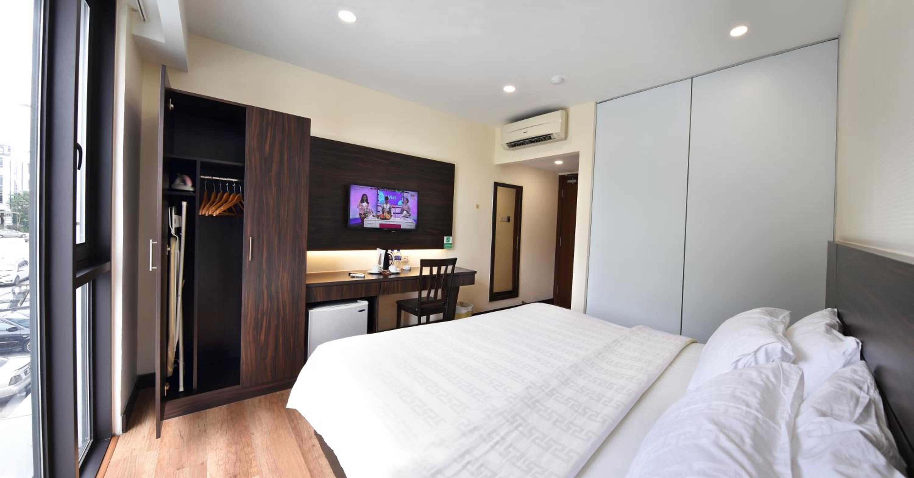 Deluxe King Room