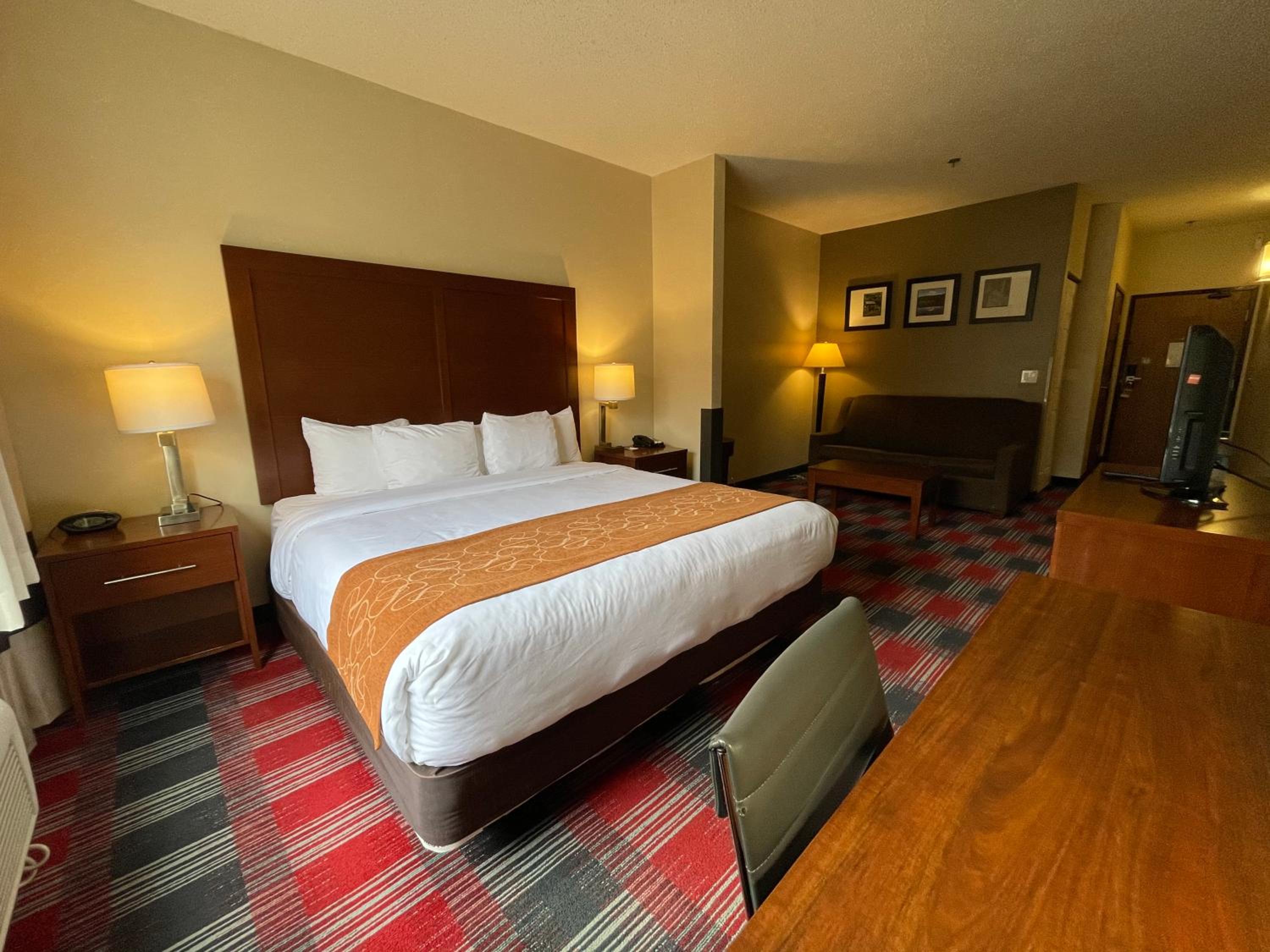 King Suite - Accessible/Non-Smoking - Photo 3