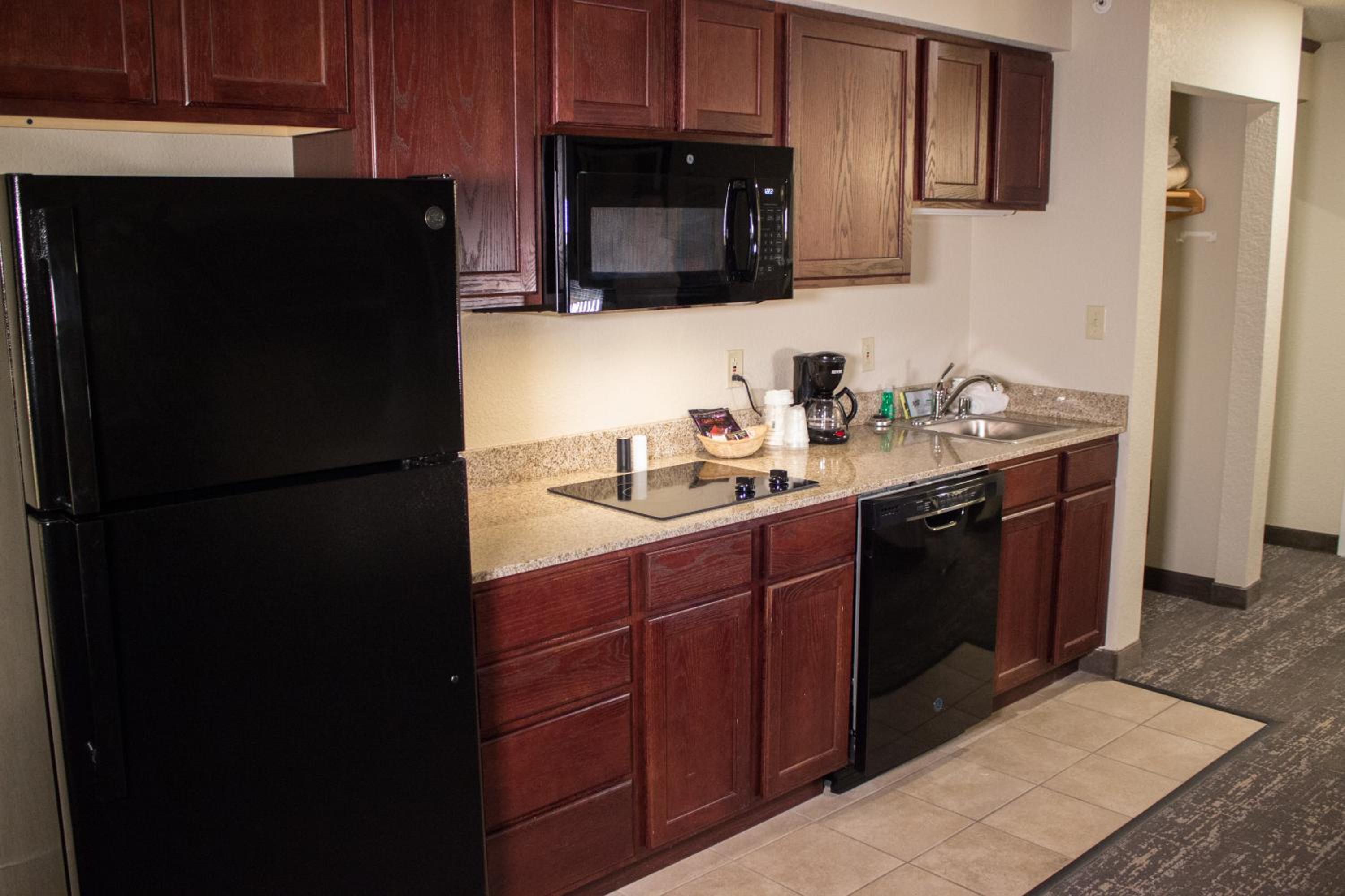 Deluxe King Suite - Photo 2